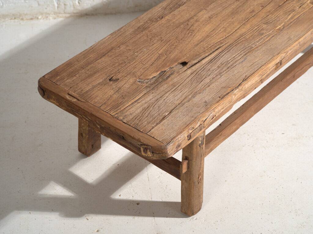 Table basse ancienne en bois de pin – Chine, circa 1930