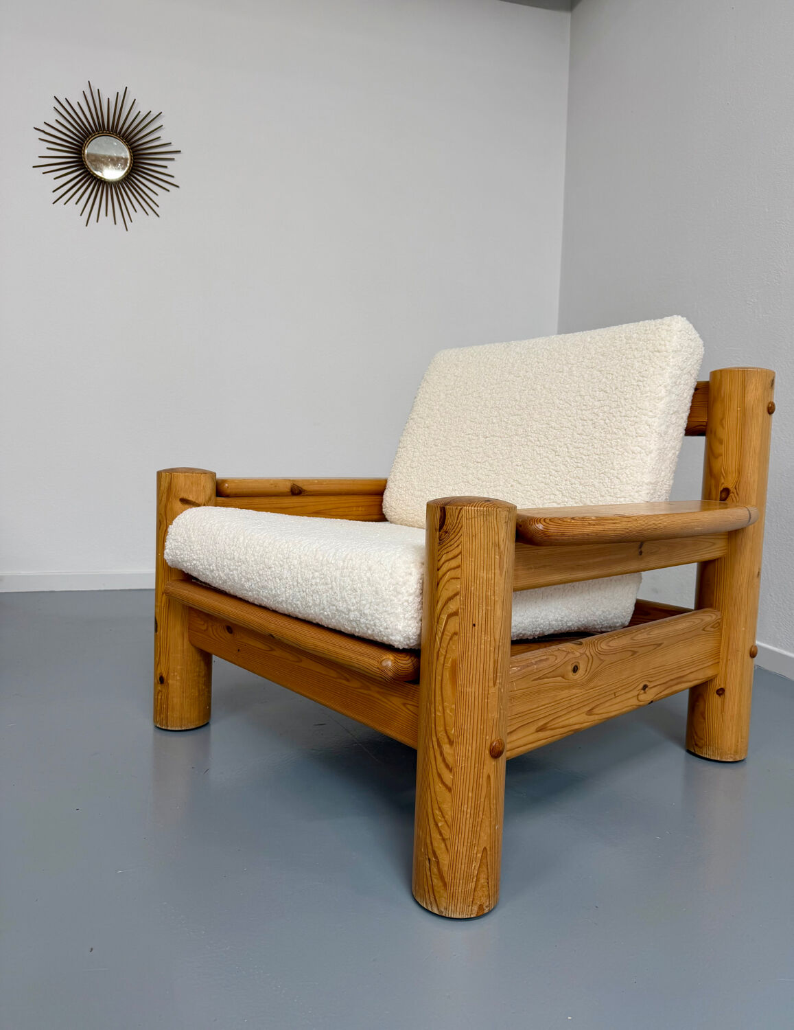 Set of 2 armchairs in solid pine with boucle fabric, 1970s Scandinavian design.