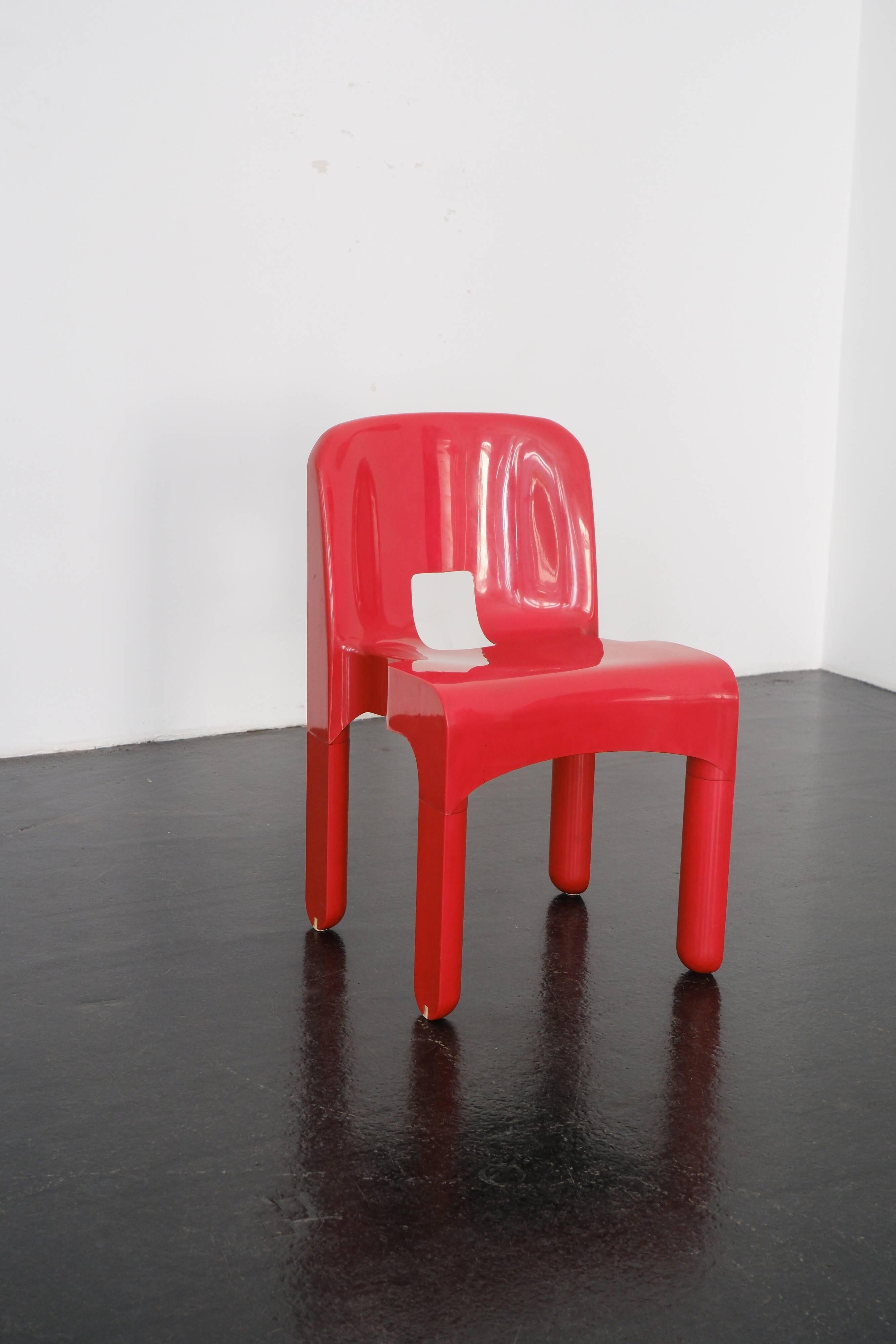 Red "Universale" chair by Joe Colombo / Kartell