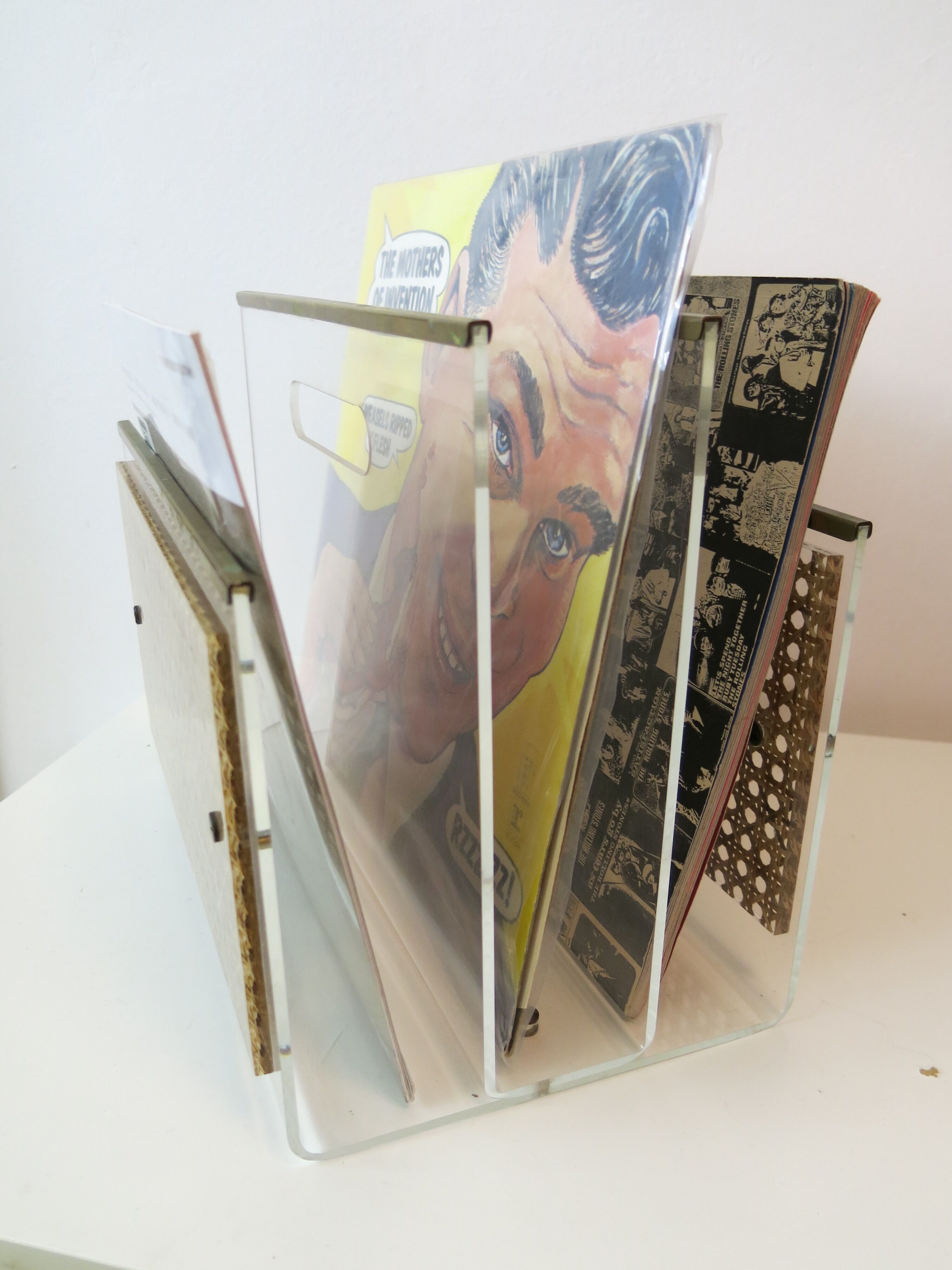 Magazine holder in plexi and cannage