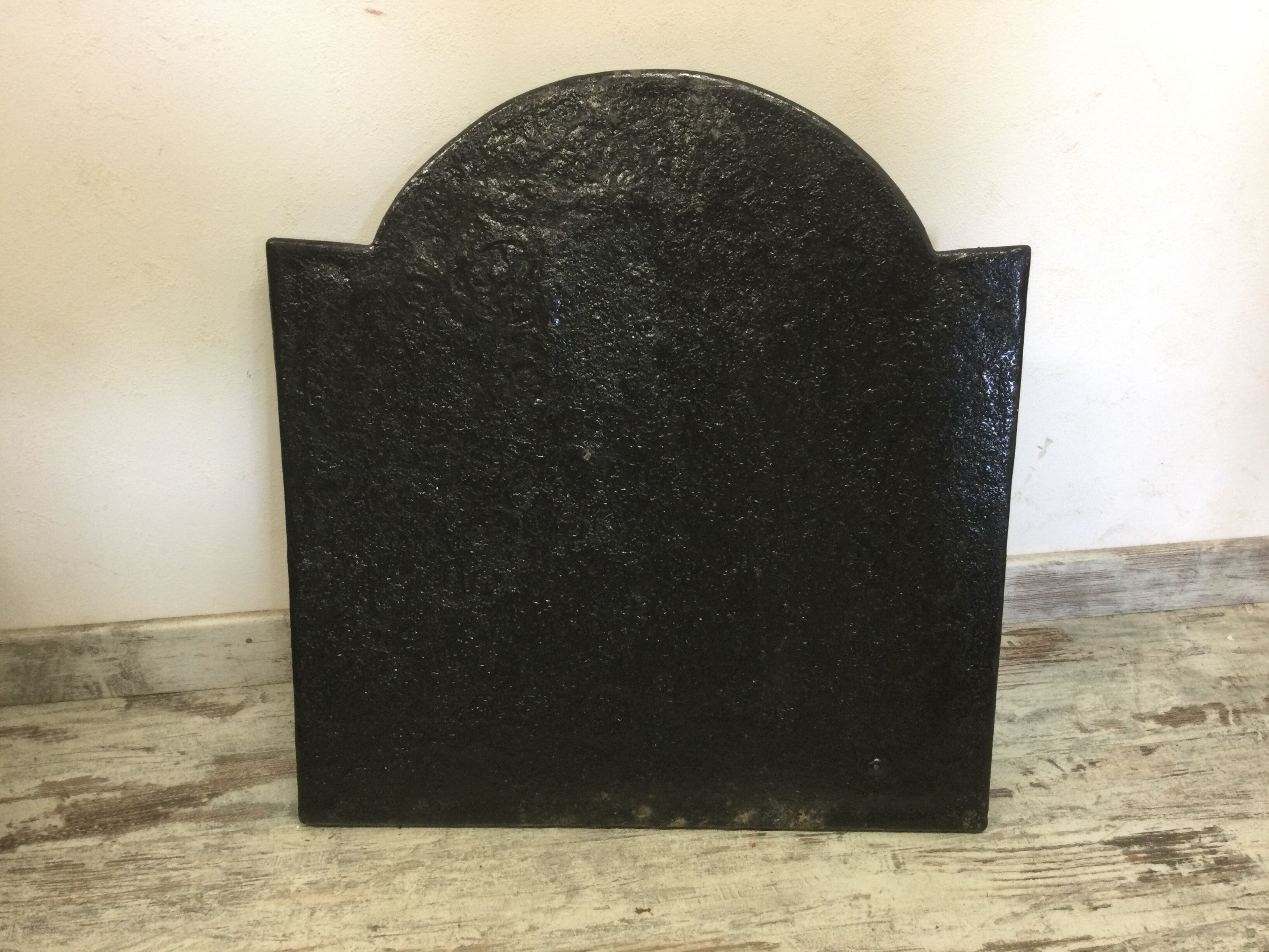 Old cast-cast-glass chimney plate