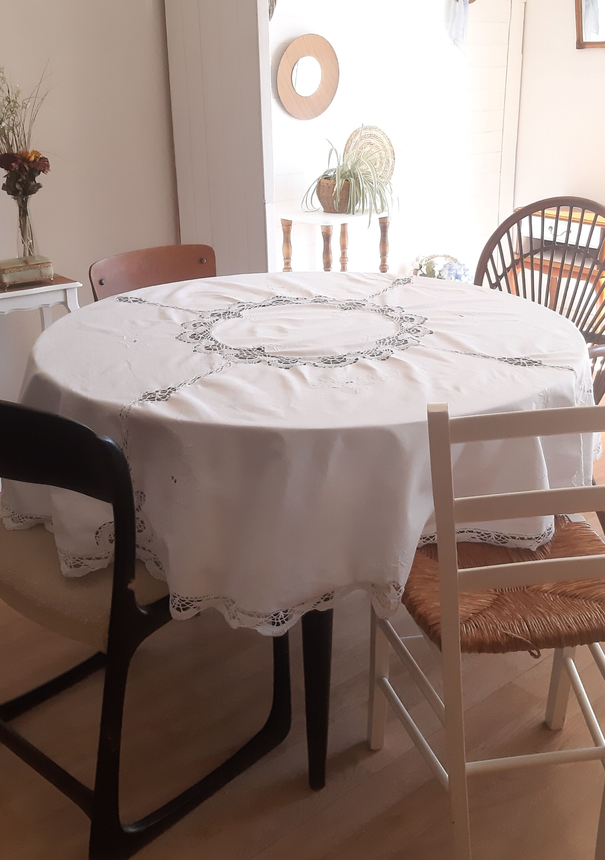 Round tablecloth