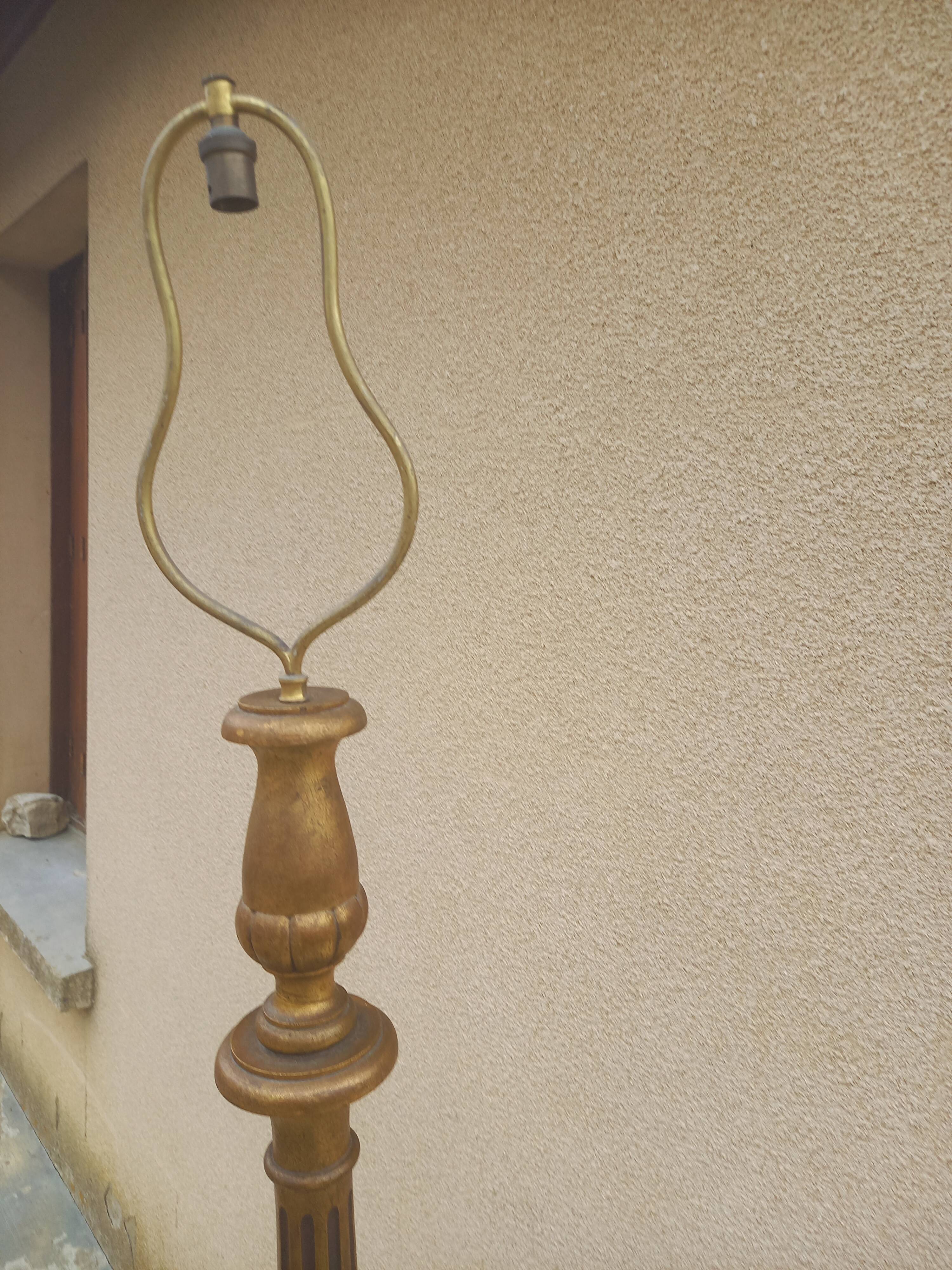 Floor lamp foot in gilded wood