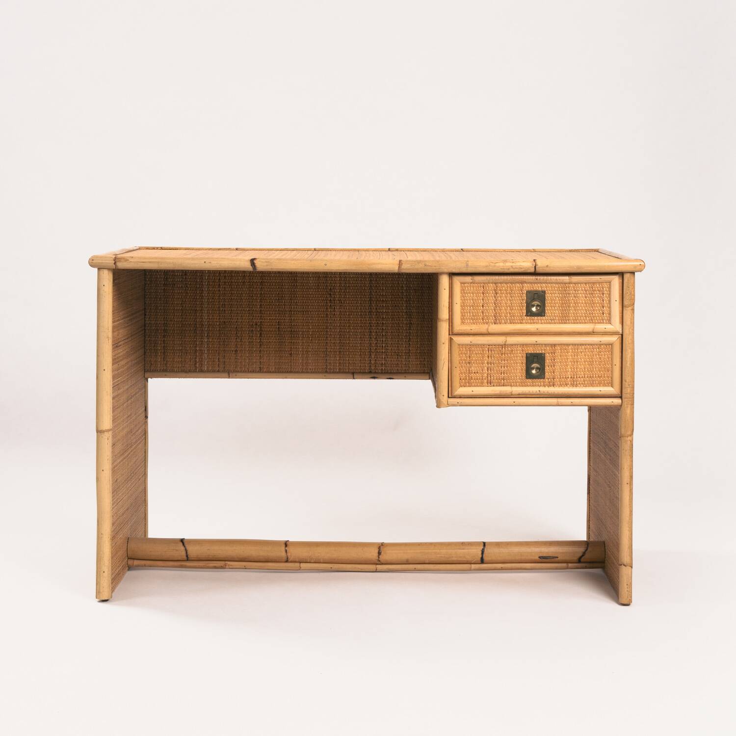 Bureau en rotin tressé et bambou avec charnières en bronze, Italie, années 1960