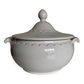 Neoclassical Festons Pierre Motton earthenware soup tureen from Gien, 1970