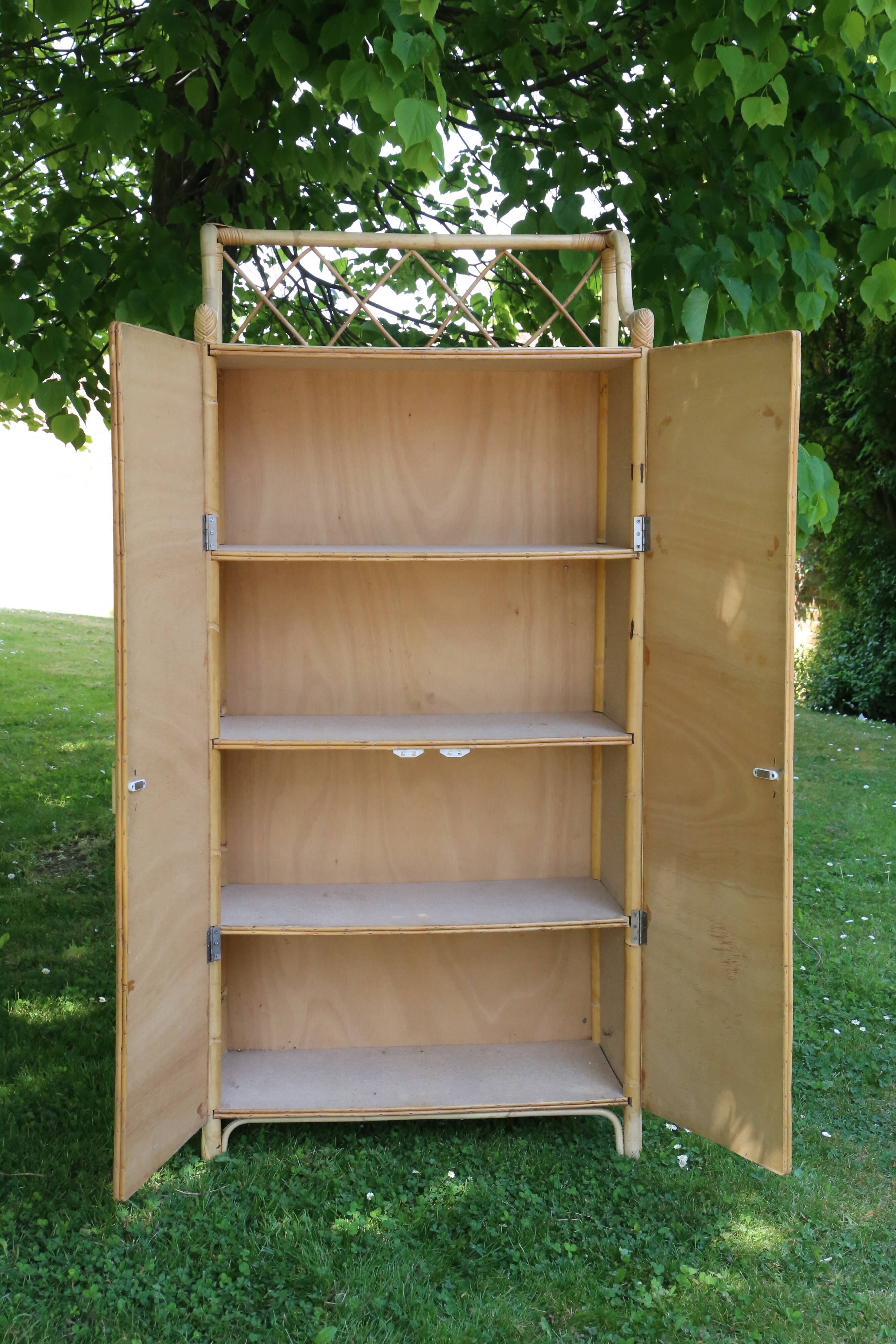 Armoire en rotin vintage