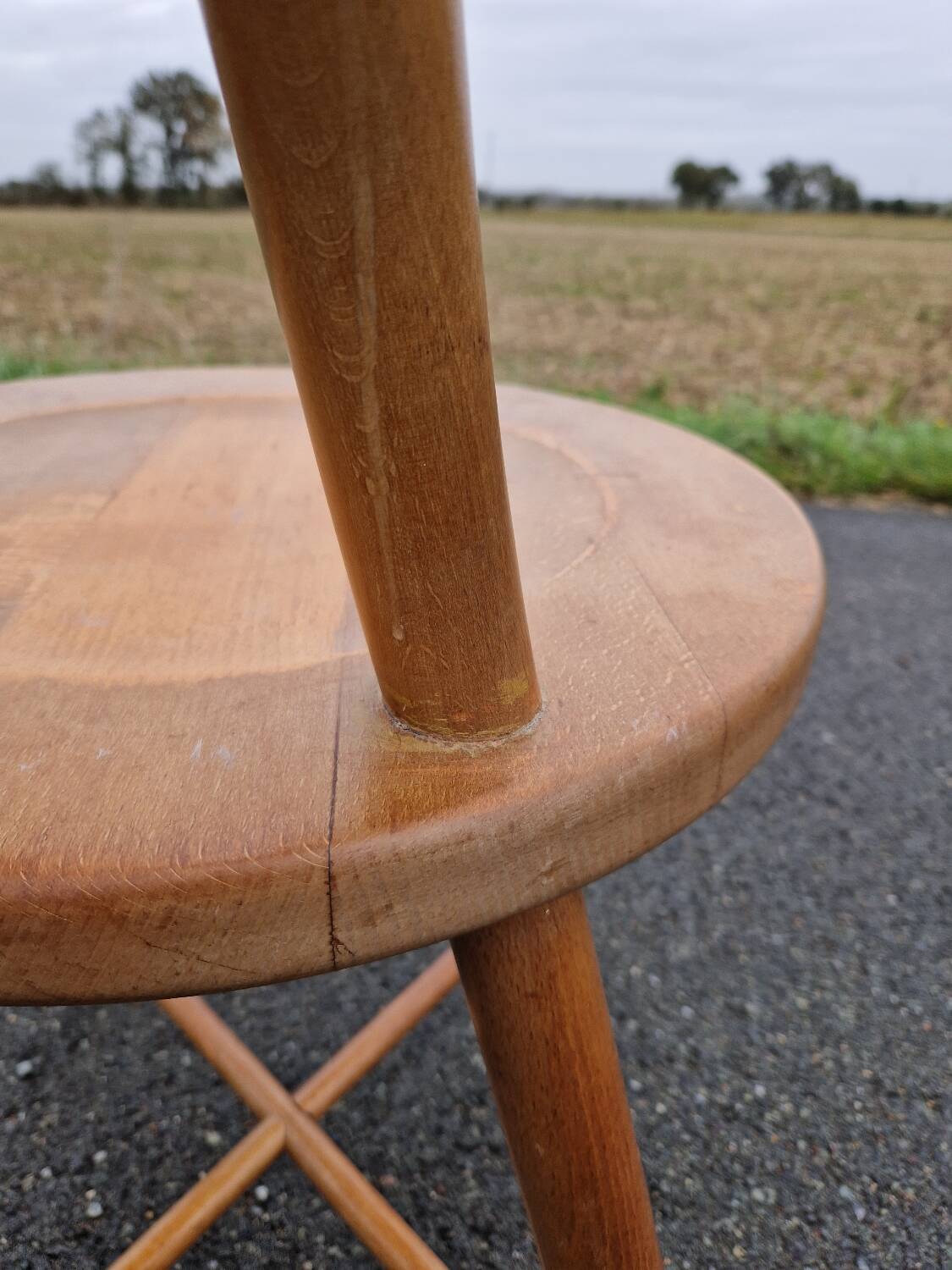 Set of 4 solid organic chairs