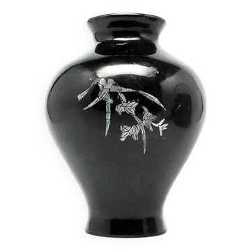 Minimalism vase, black lacquer, mother-of-pearl inlay, Japan, 1950s