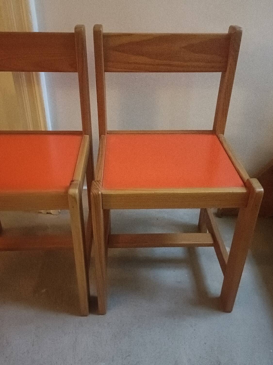 Pair of pop chairs