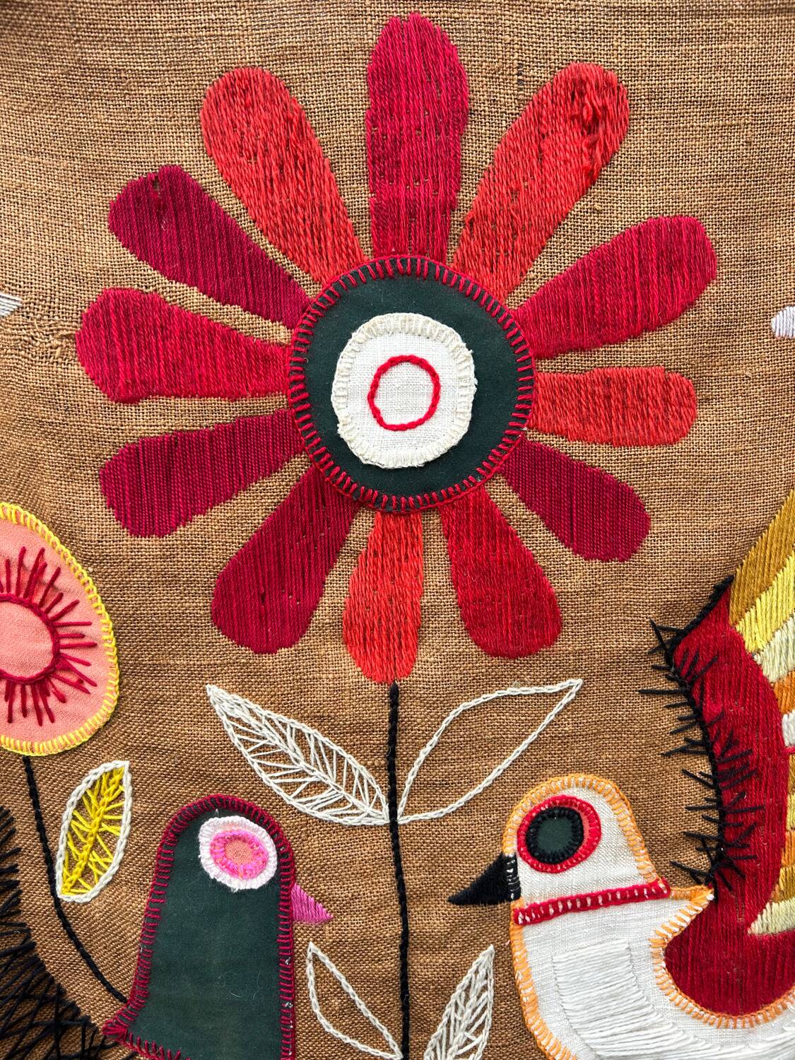 Tenture brodée oiseaux/ fleurs années 60/70
