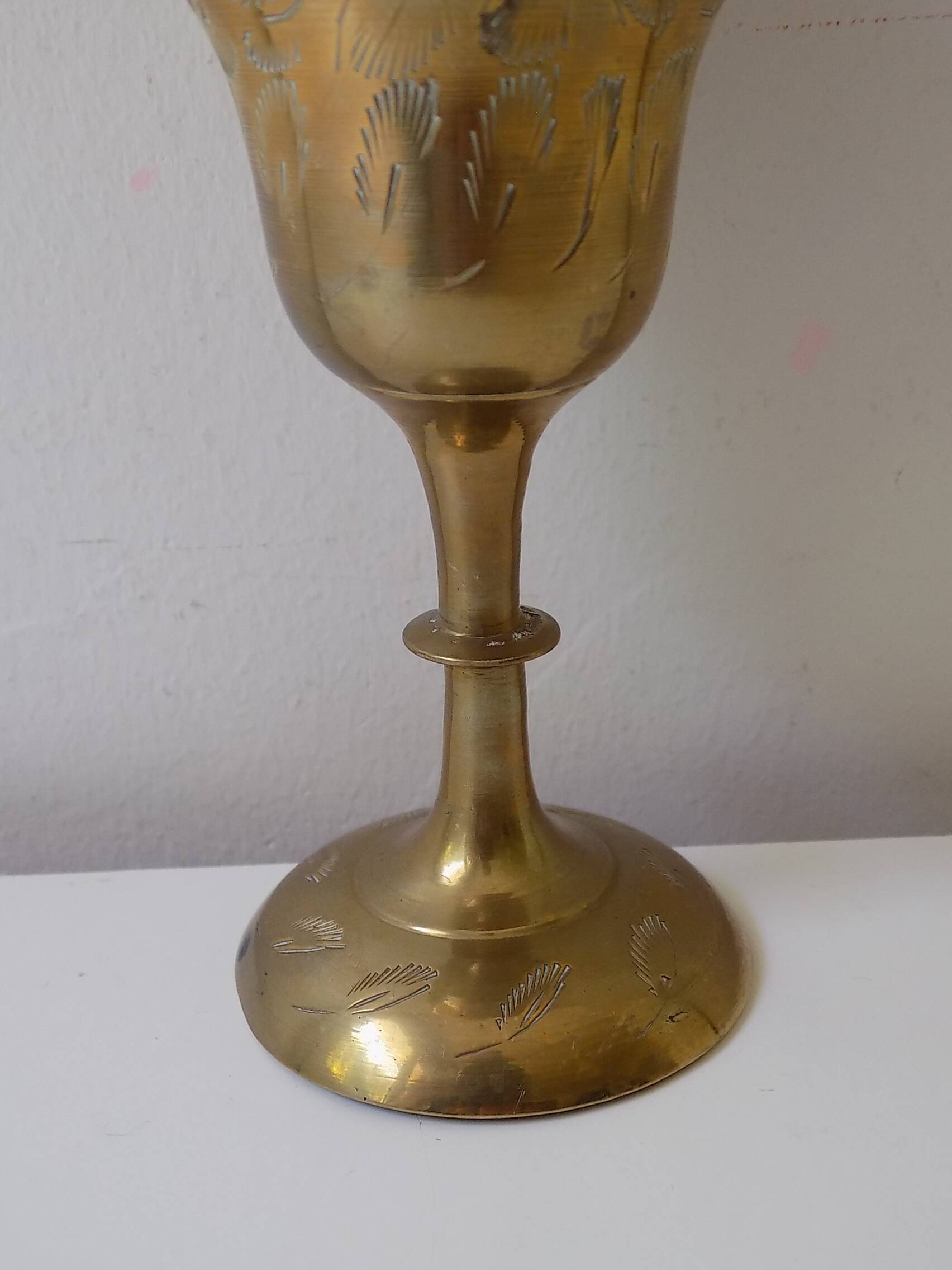 Gilded brass vase with engraved patterns (17 cm)