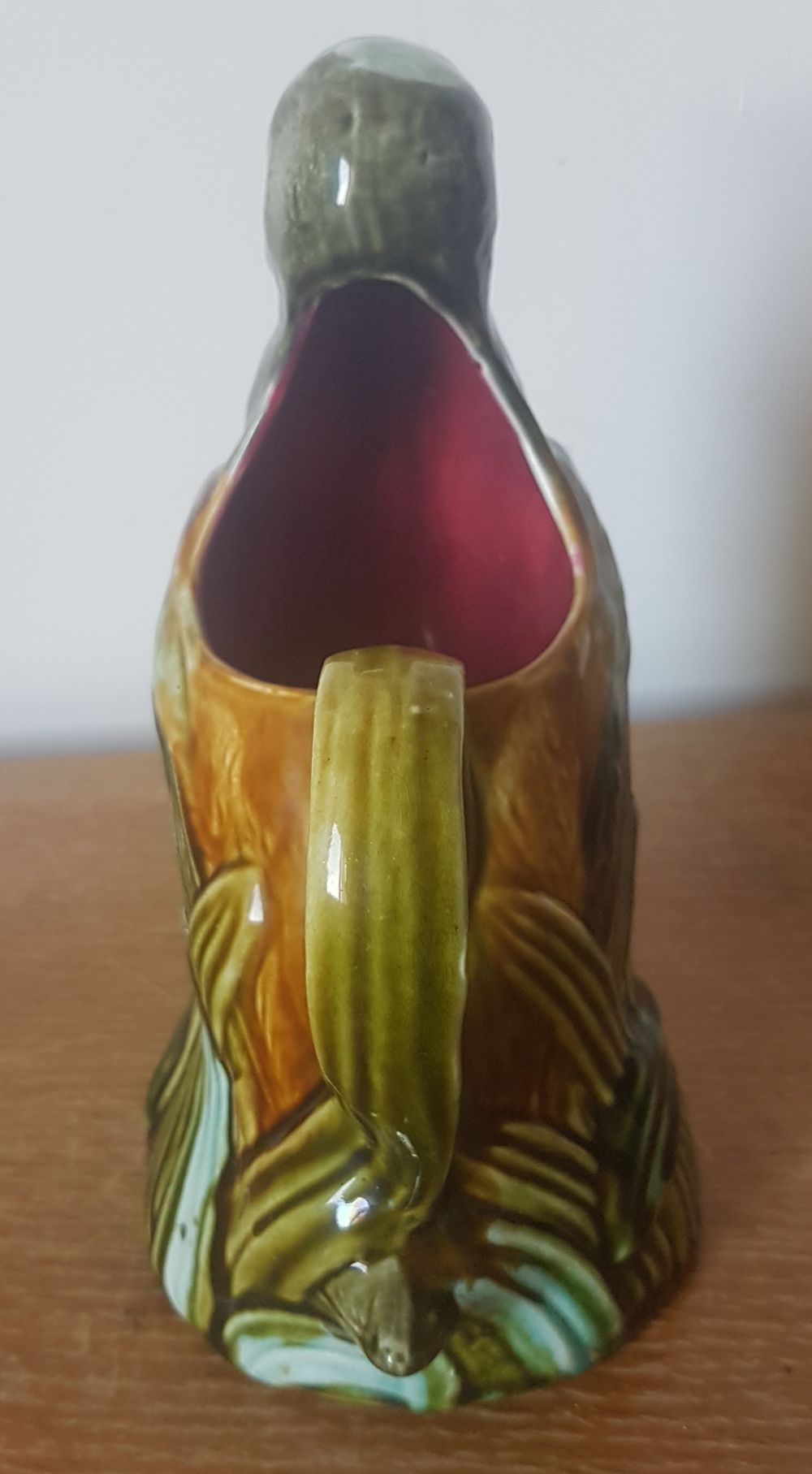 Pitcher of onnaing earthenware