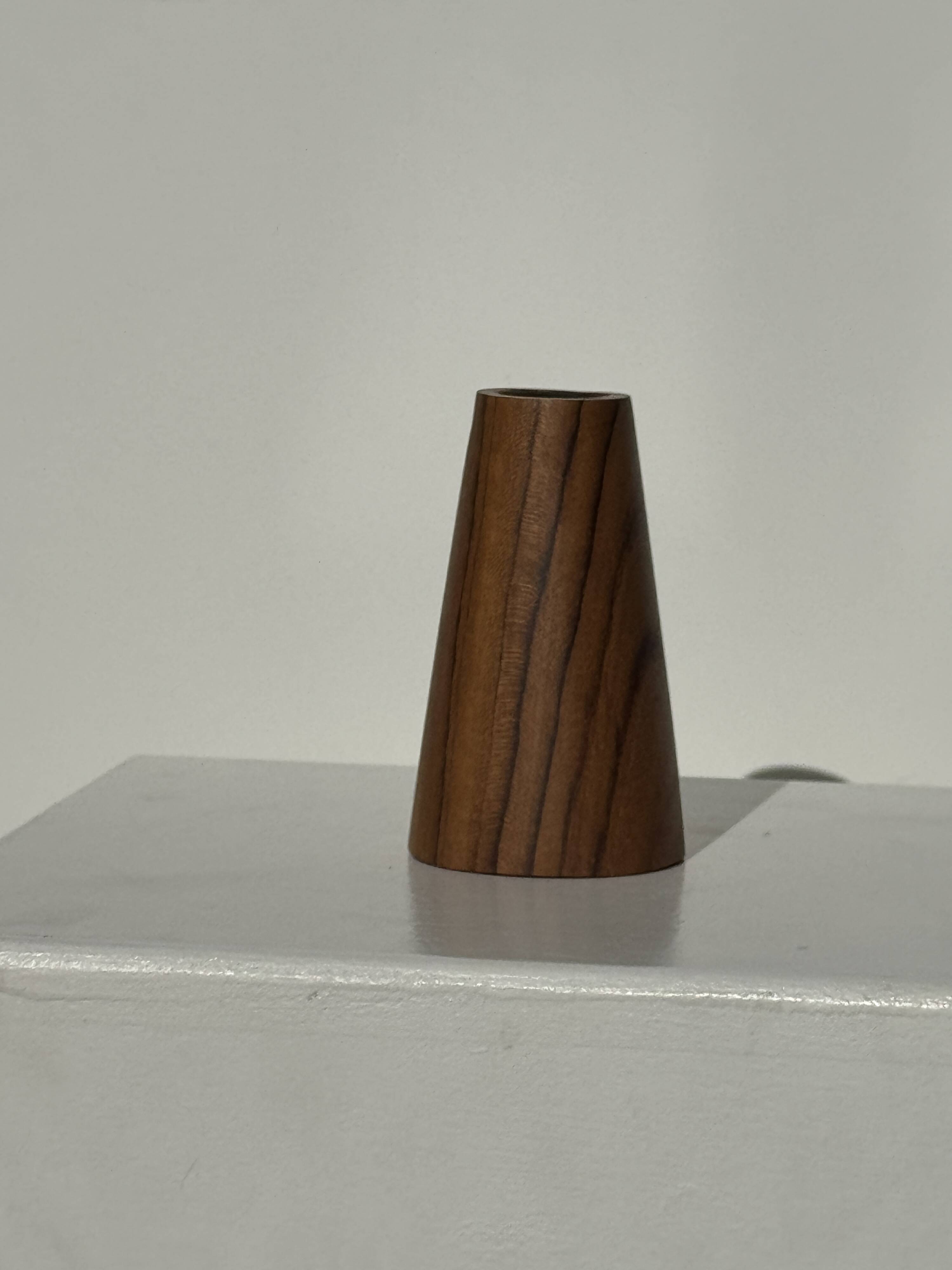 Conical circular candle holder in solid teak H10 D6