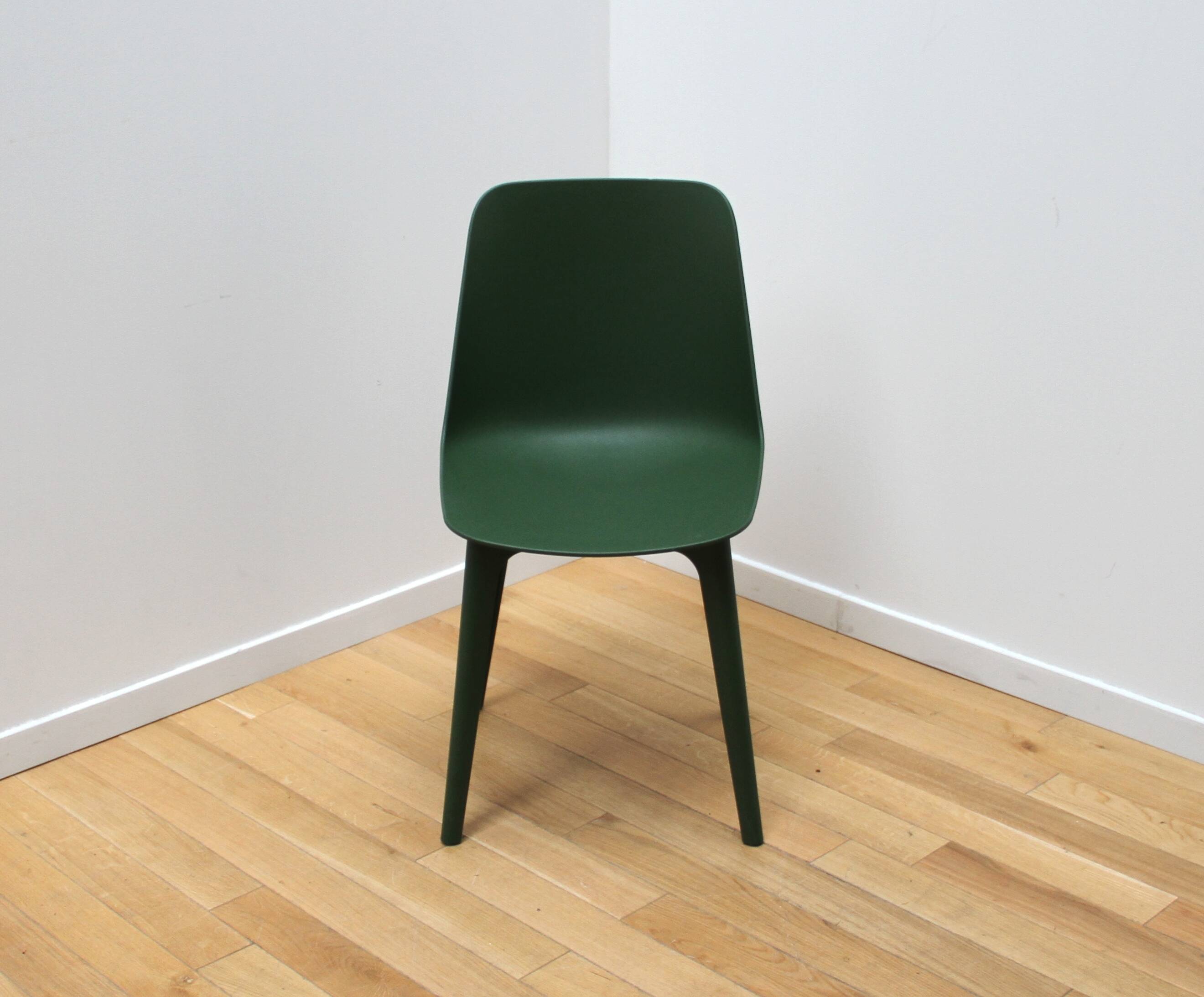 Suite of 6 Remax chairs