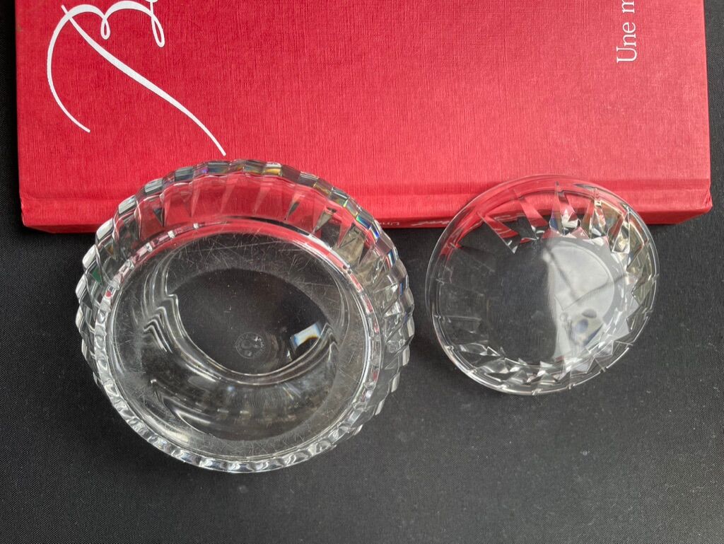 Bonbonnière or cotton box Baccarat model Monique - Art Deco