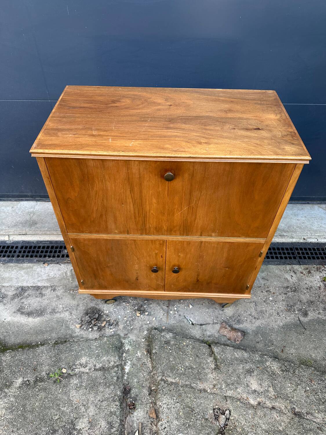 Antique roulette bar