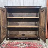 Armoire basse de style Louis XV en noyer 19ème