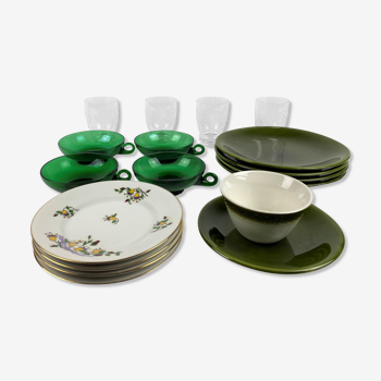 Service de table depareille -verrerie, faïence et porcelaine  - 4 couverts -18 pièces
