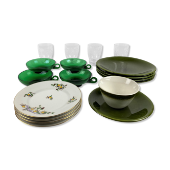 Service de table depareille -verrerie, faïence et porcelaine  - 4 couverts -18 pièces