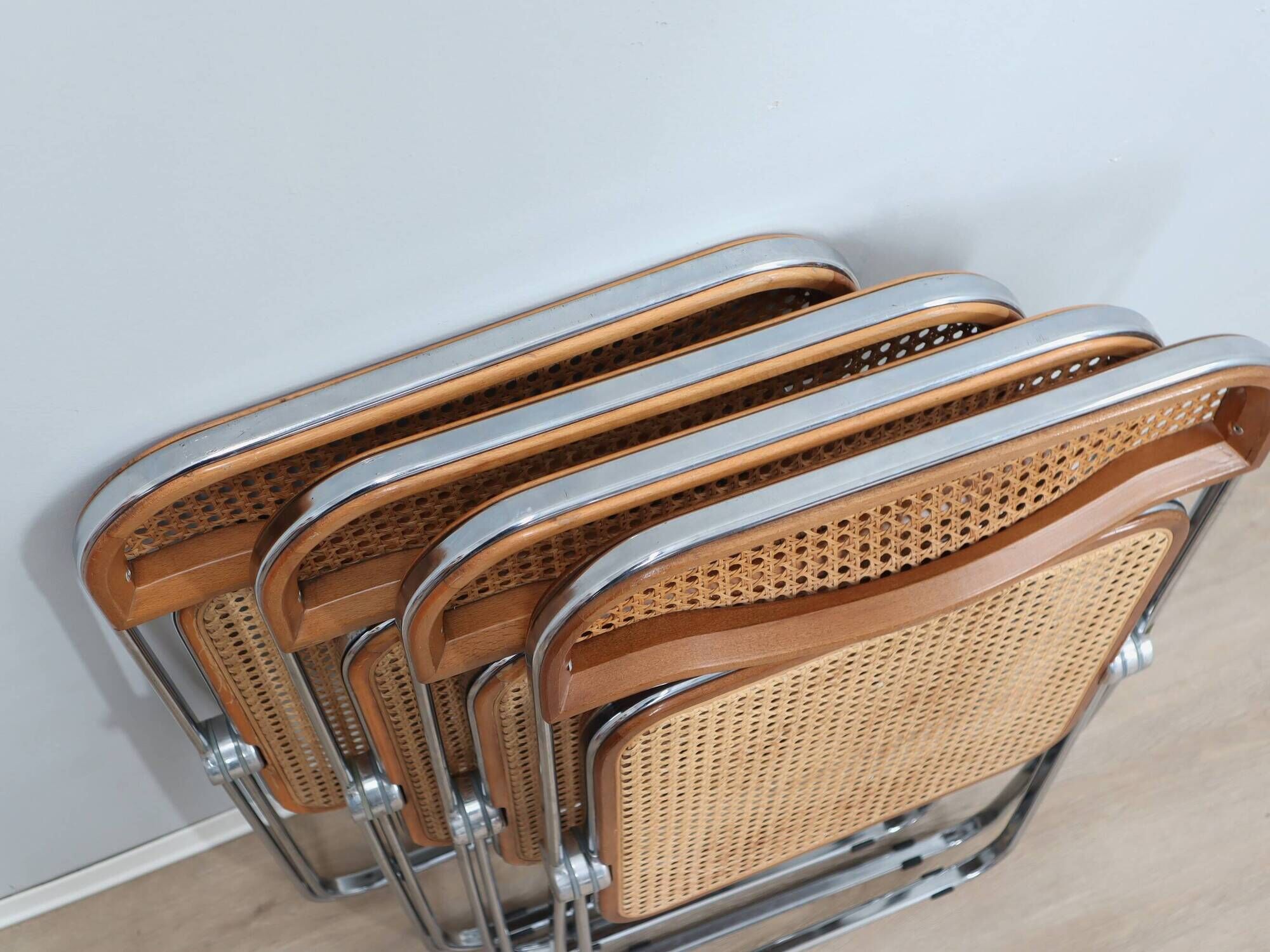 Set de 4 chaises Plia en bois et paille de Vienne par Castelli des années 1970.