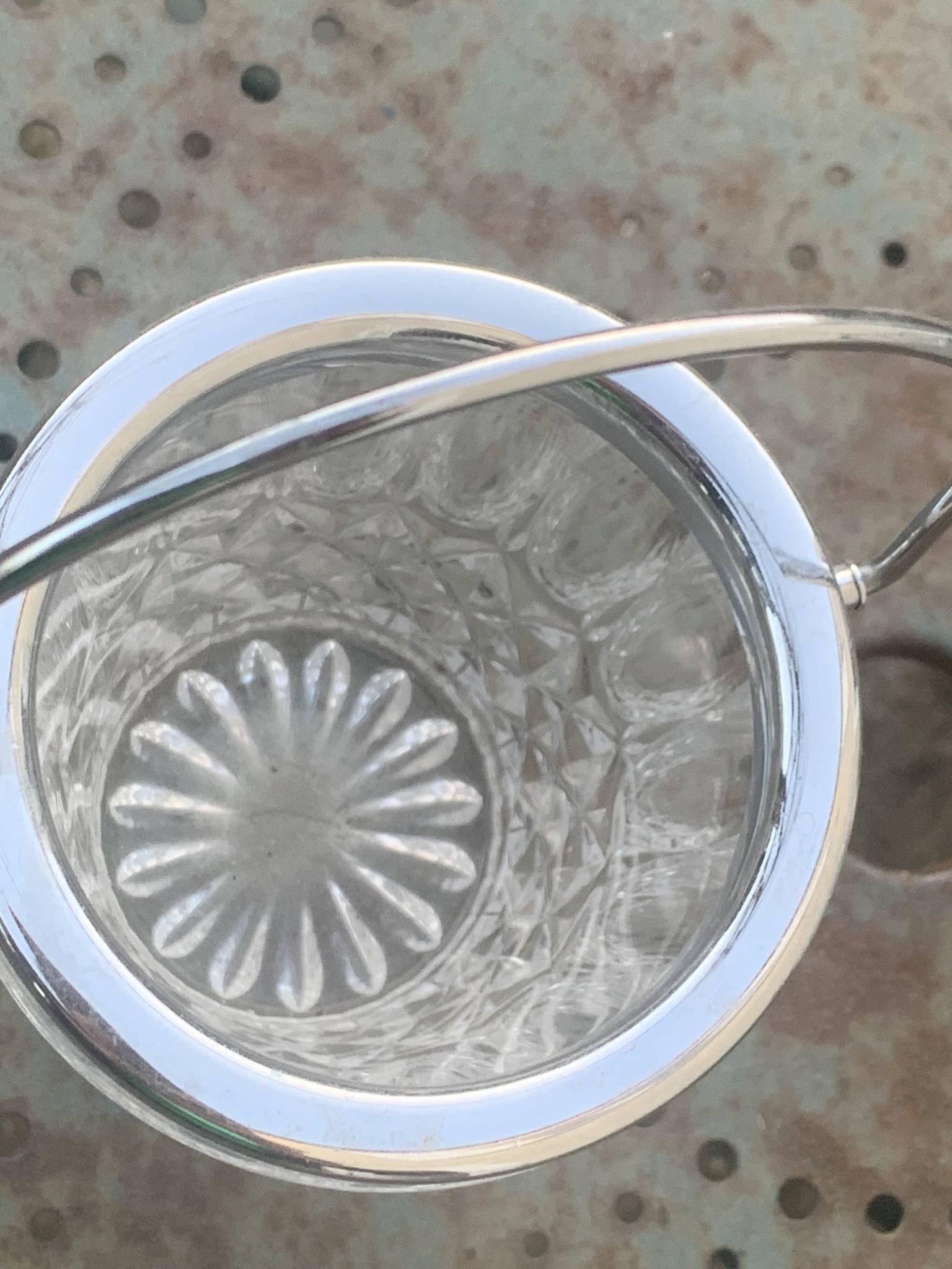 Whiskey carafe and ice bucket in transparent glass and silver-colored metal handle