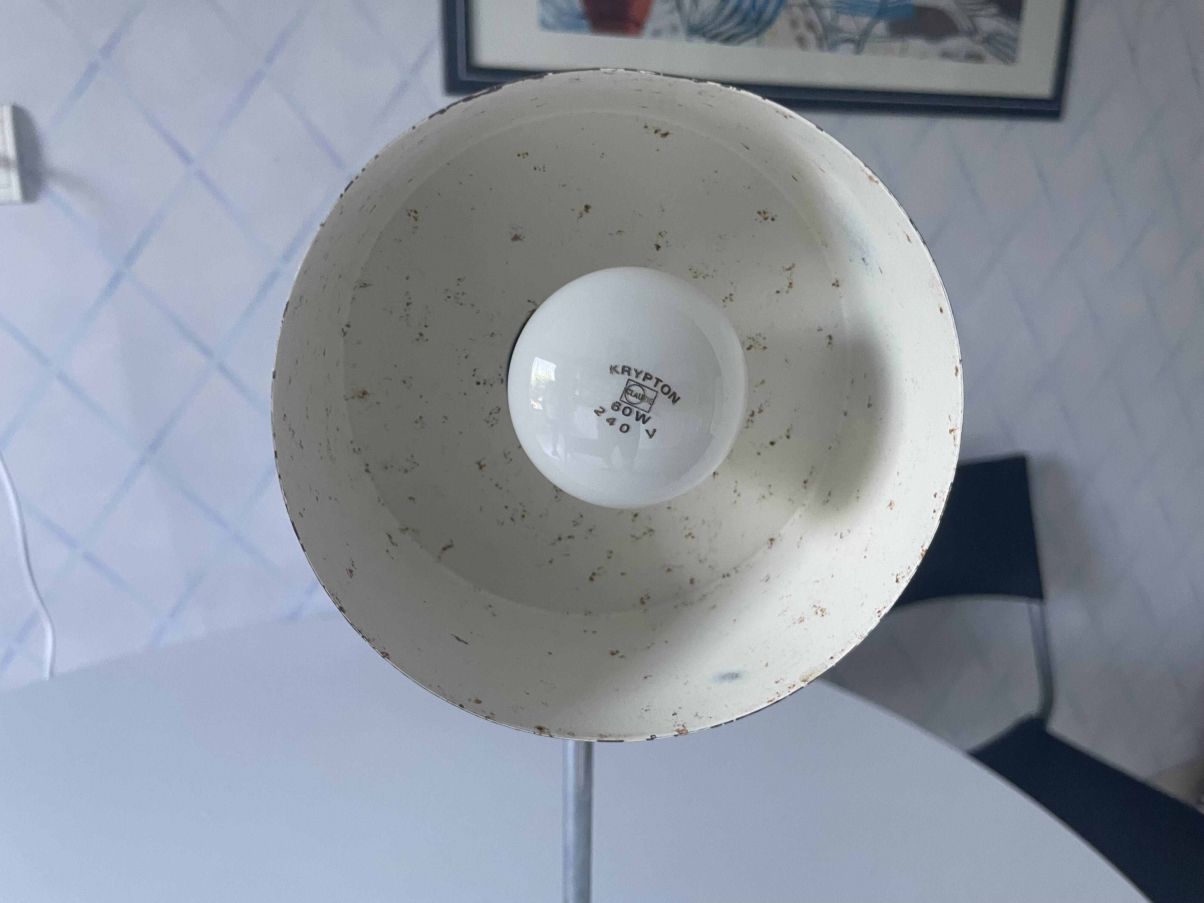 Workshop lamp