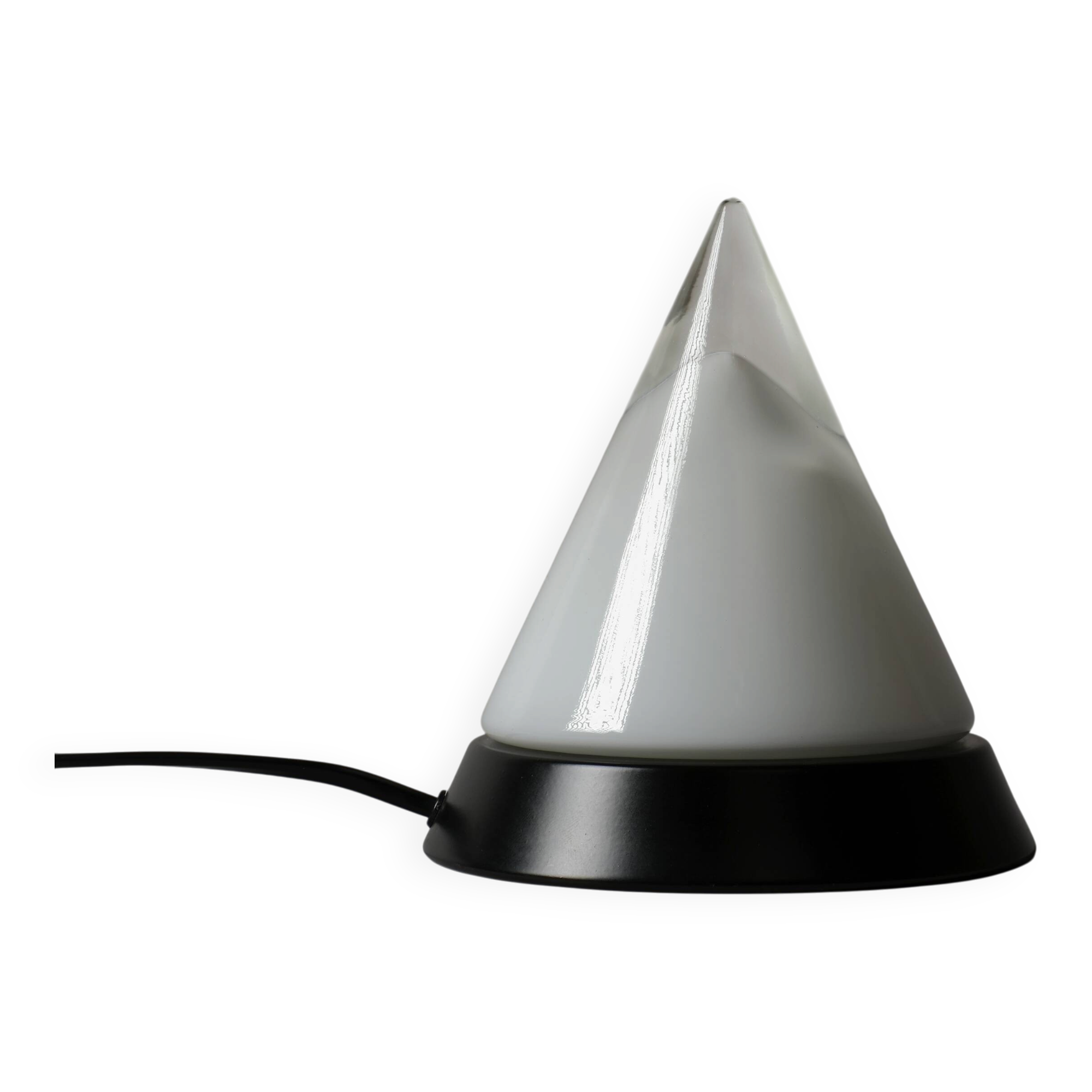Lampe de table conique Kibo de Peill & Putzler, design postmoderne des années 1980.