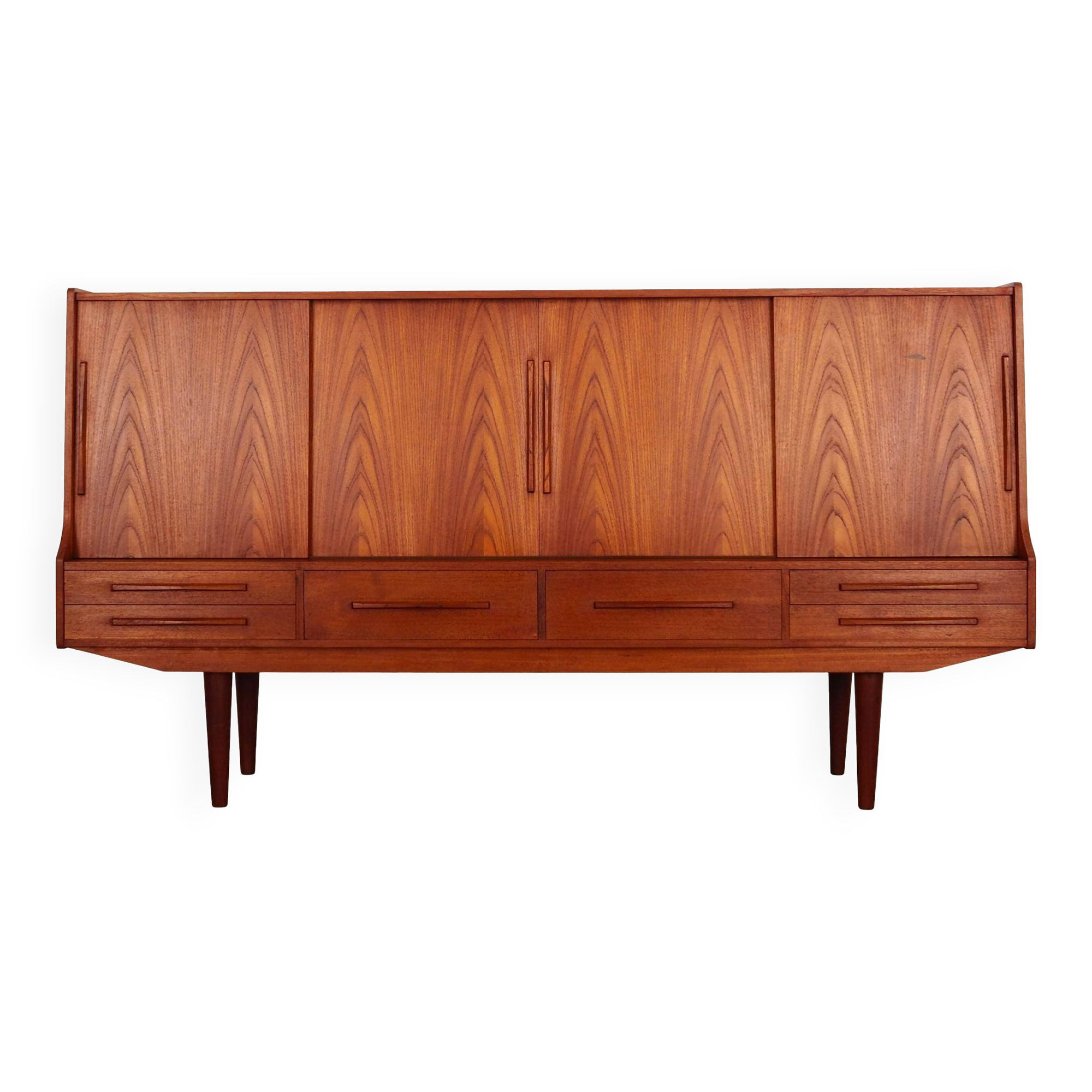 Buffet haut en teck, design danois, années 1960, production : Danemark
