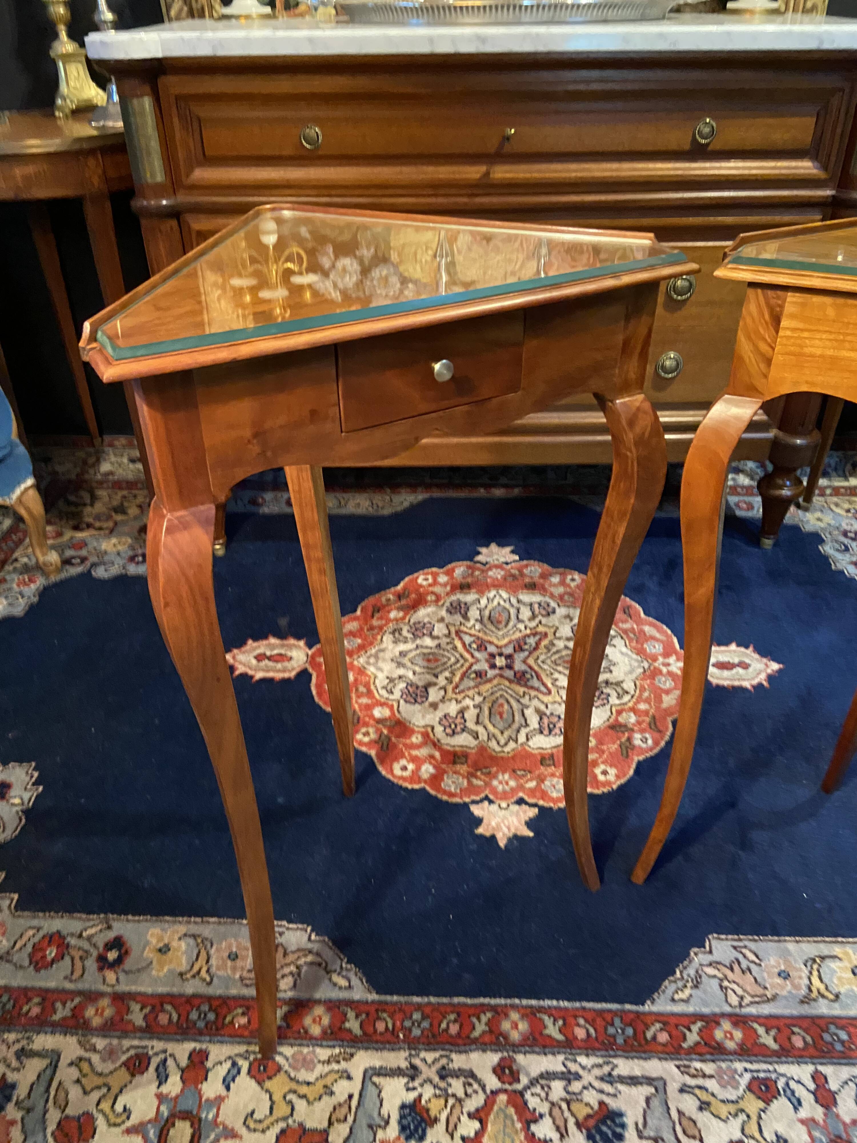 Pair of corner side tables in solid blond walnut Loui.
