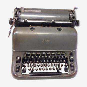 Former typewriter Japy