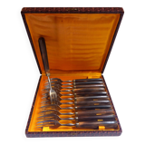 Coffret de 12 fourchettes à gâteau en inox, manche en corne marron