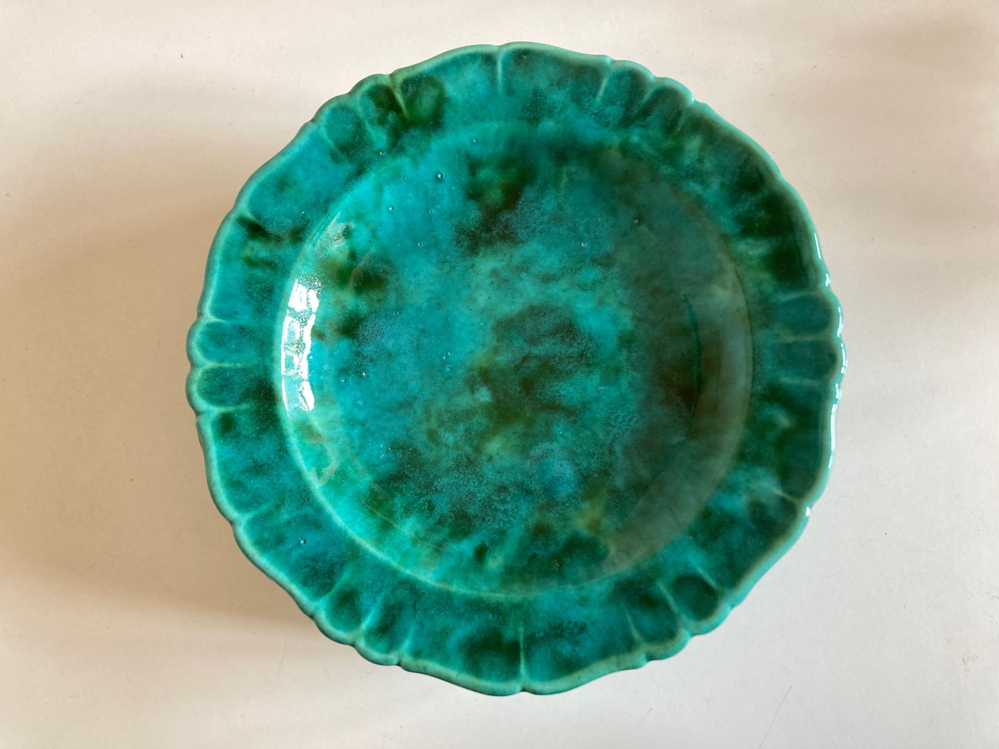 Set de 6 assiettes en terre vernissée à godrons 1960