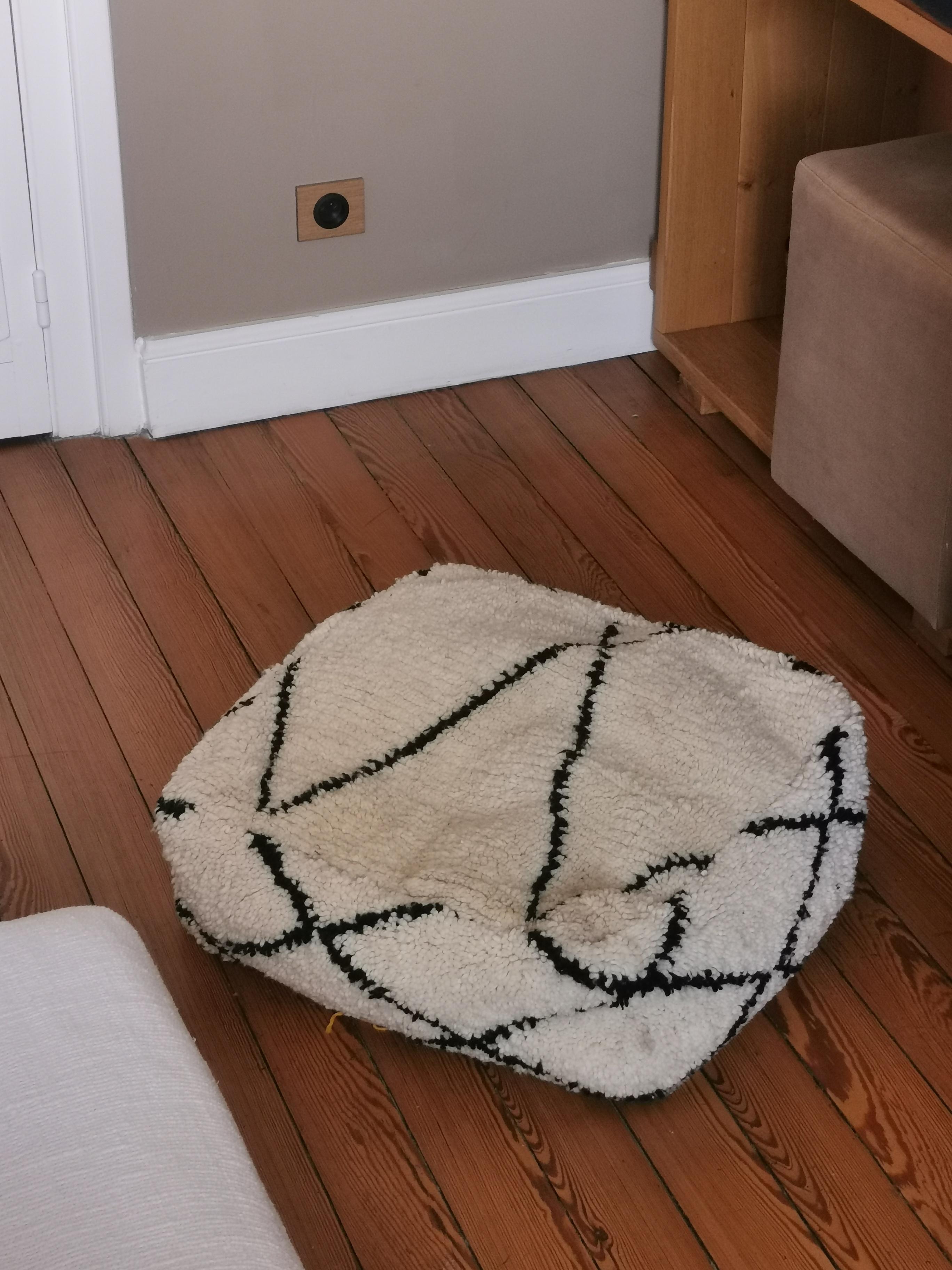 Berber pouf cover béni ouarain 100% white wool with diamonds