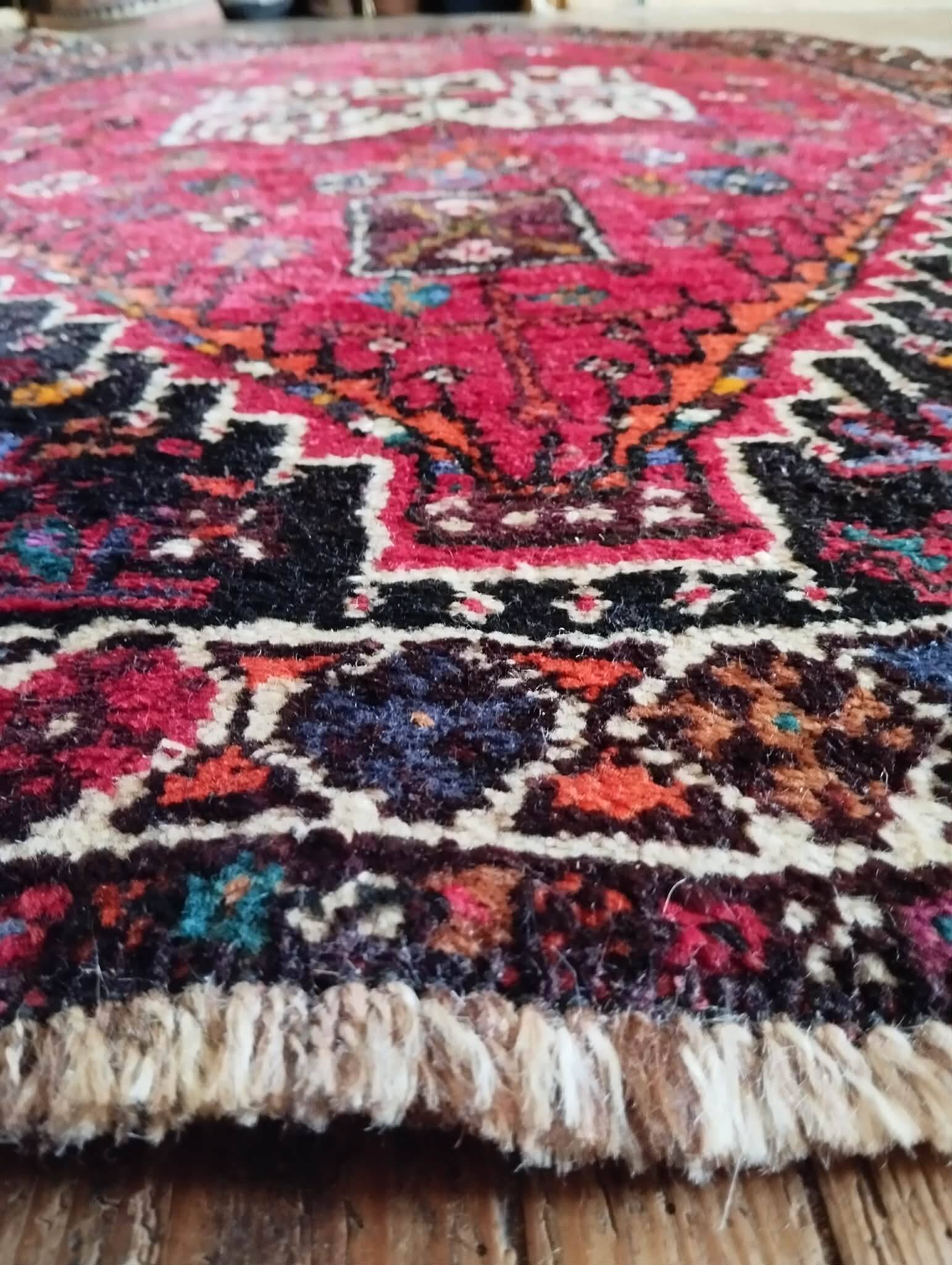 Handmade Persian Shiraz rug 168x111cm
