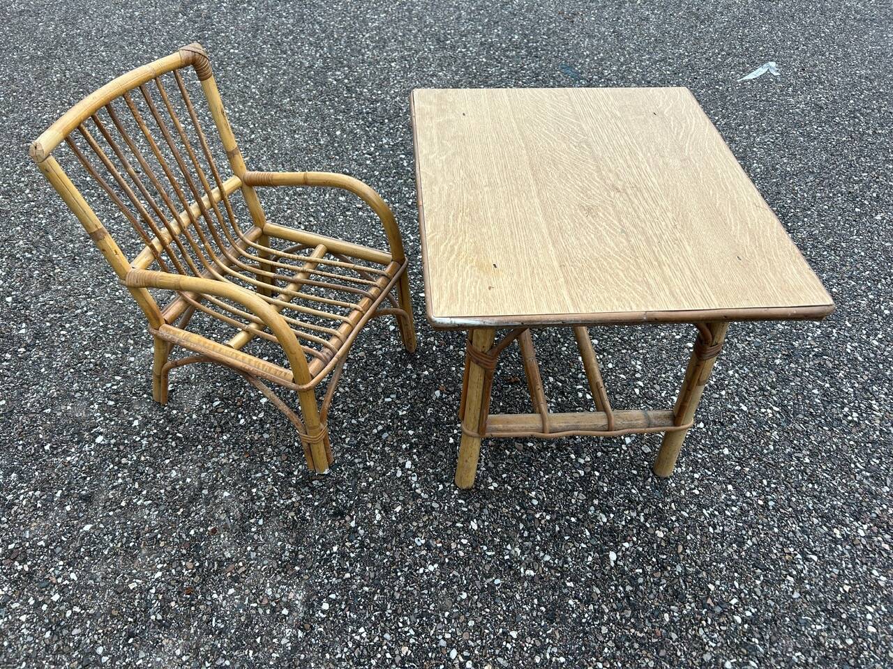 Bureau et chaise enfant en rotin