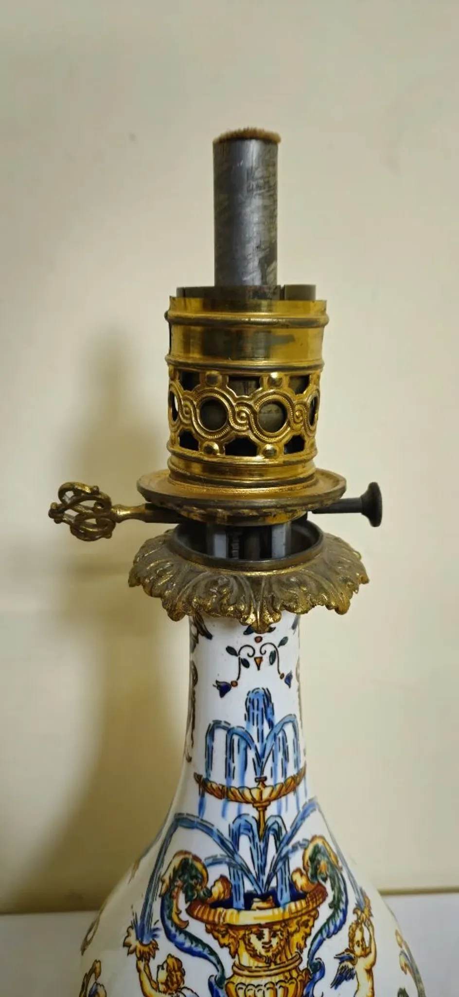 Gien: pair of antique oil lamps in fine earthenware richly decorated.
