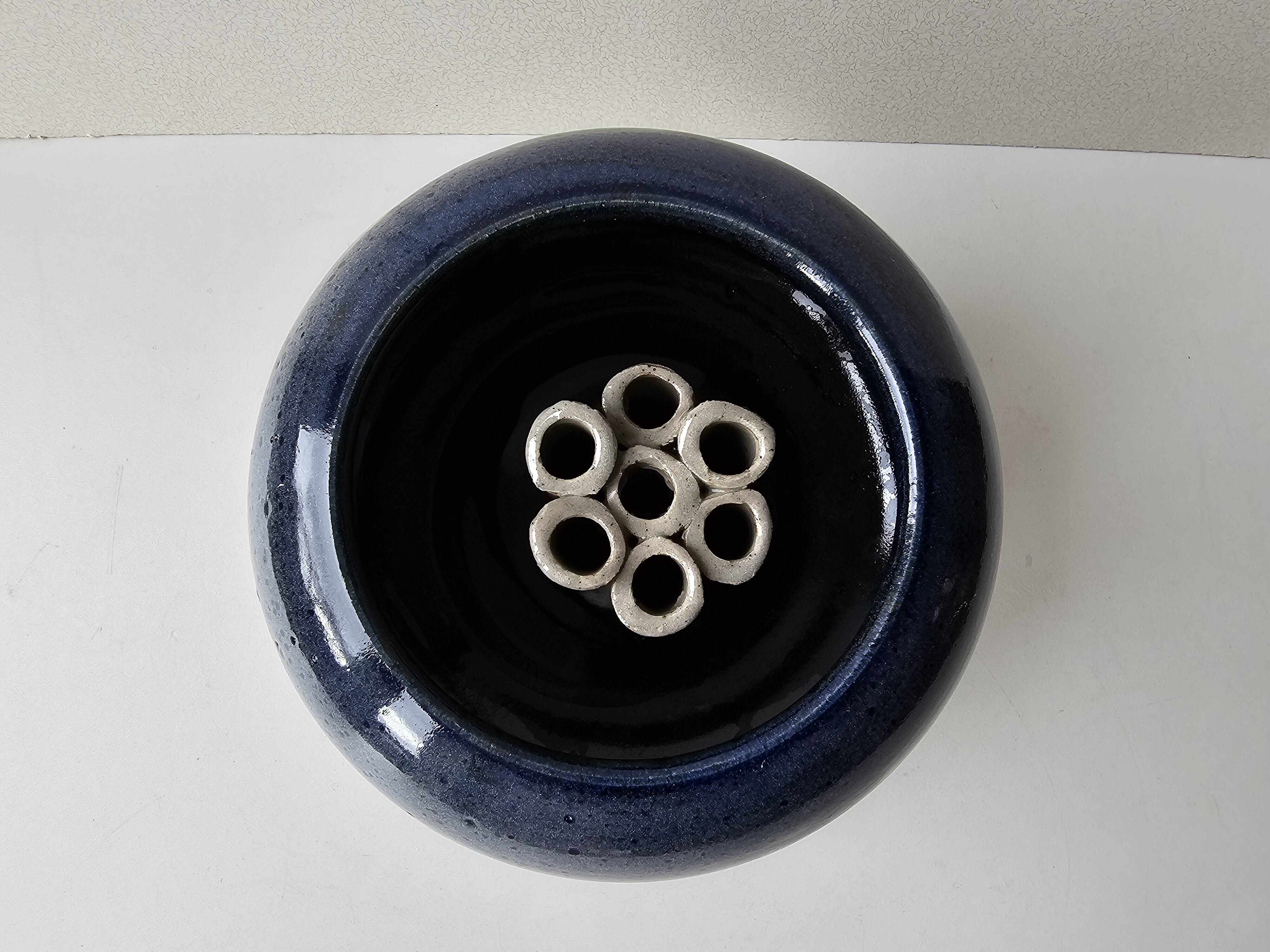 Magnificent blue ceramic flowerpot vase signed (pictogram with identification)