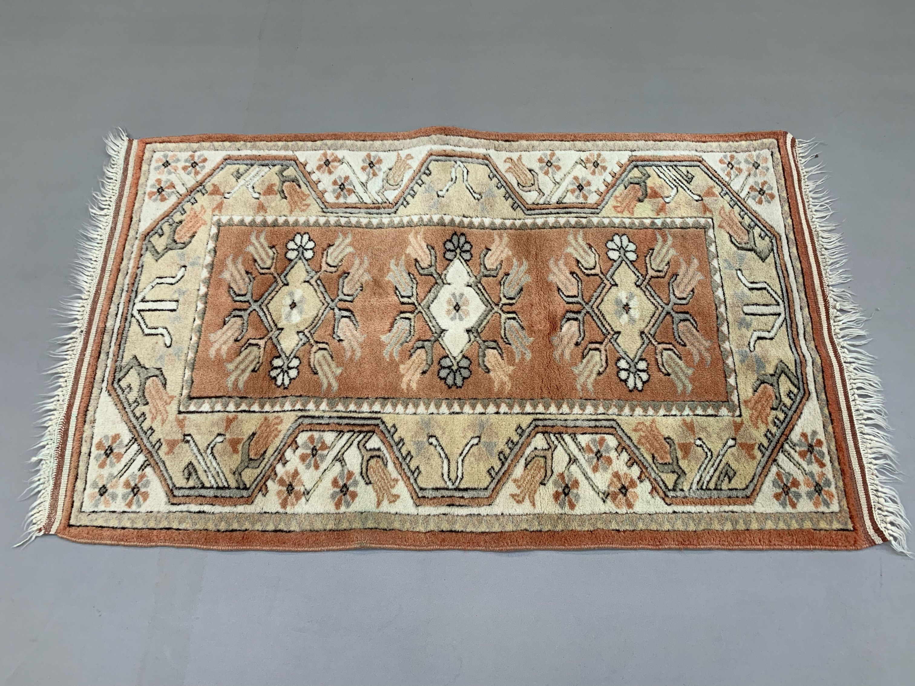 Old Turkish Small Milas Rug 142x85 cm old vintage carpet Ushak Pink Beige Blue