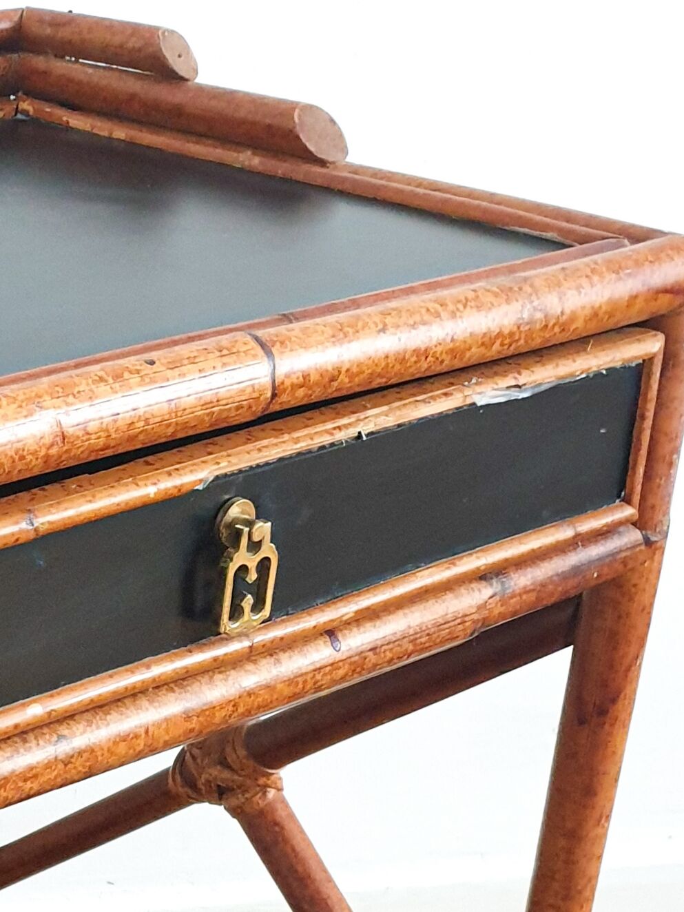 Table de chevet coloniale