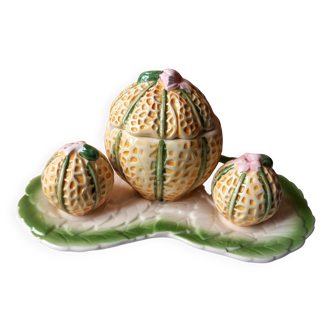 Melon-shaped salt and pepper shaker