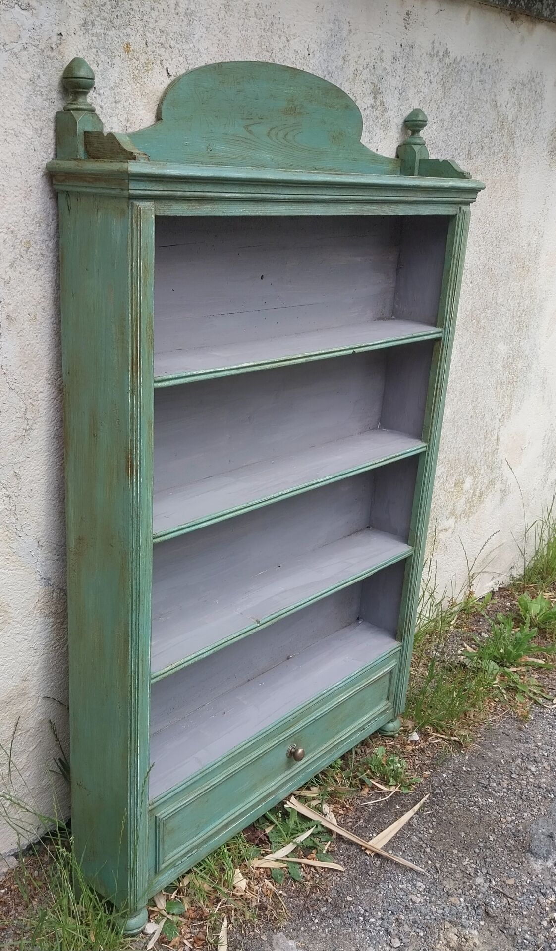 Shelf on legs