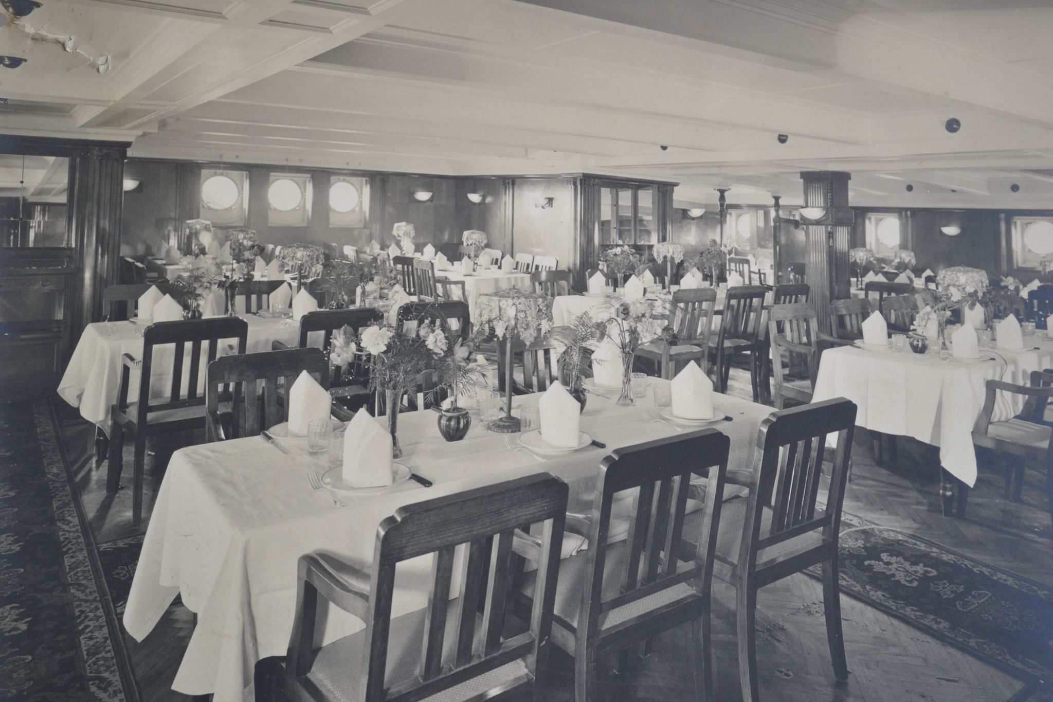 Photo argentique salle de paquebot vers 1930