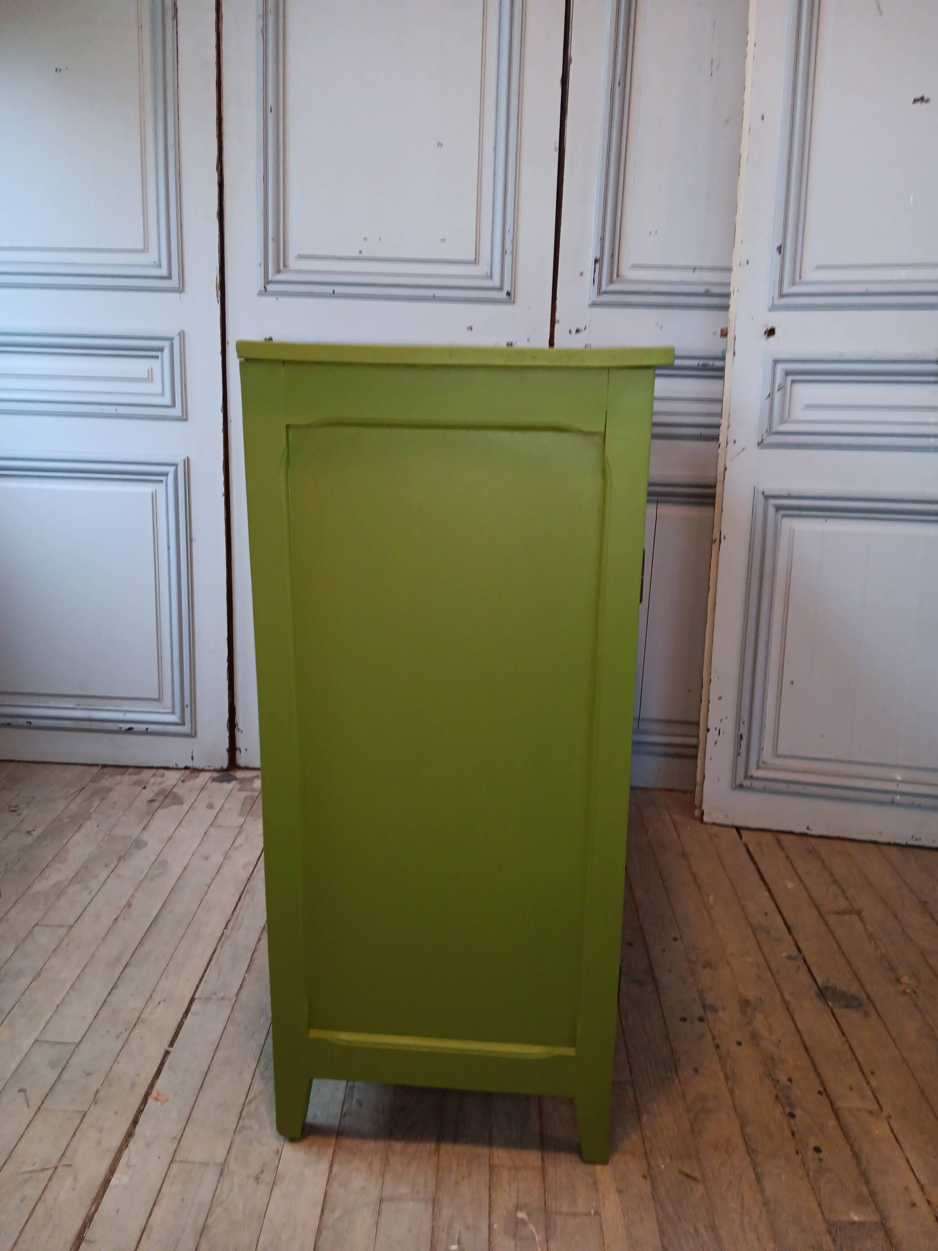 Green Parisian Buffet