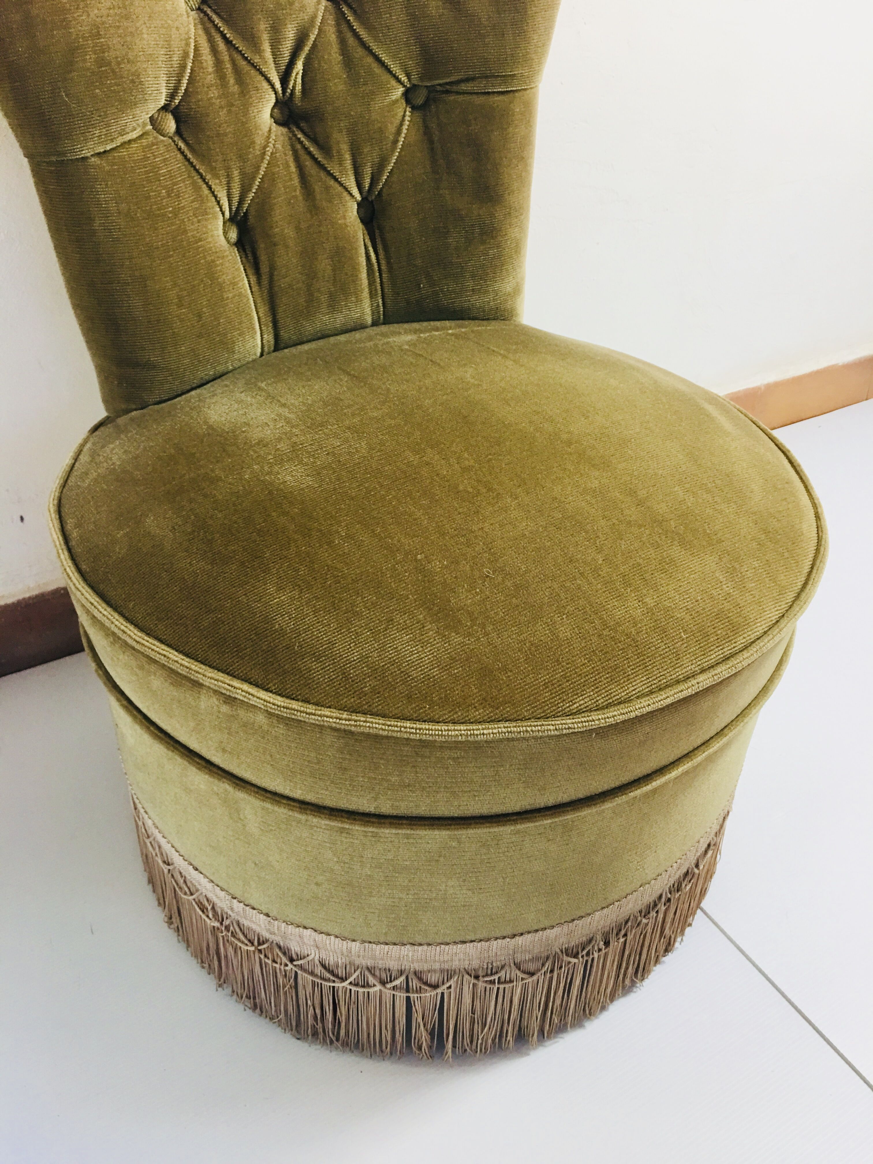 Fauteuil crapaud vintage à frange