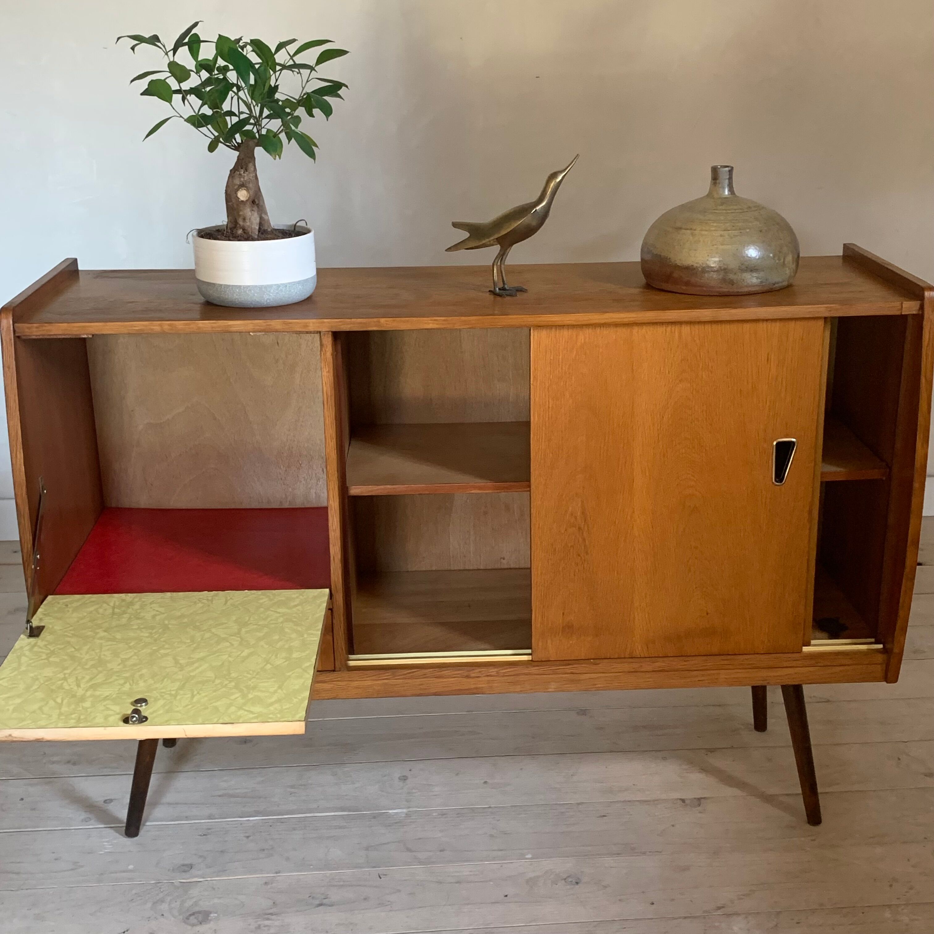 Enfilade vintage bar