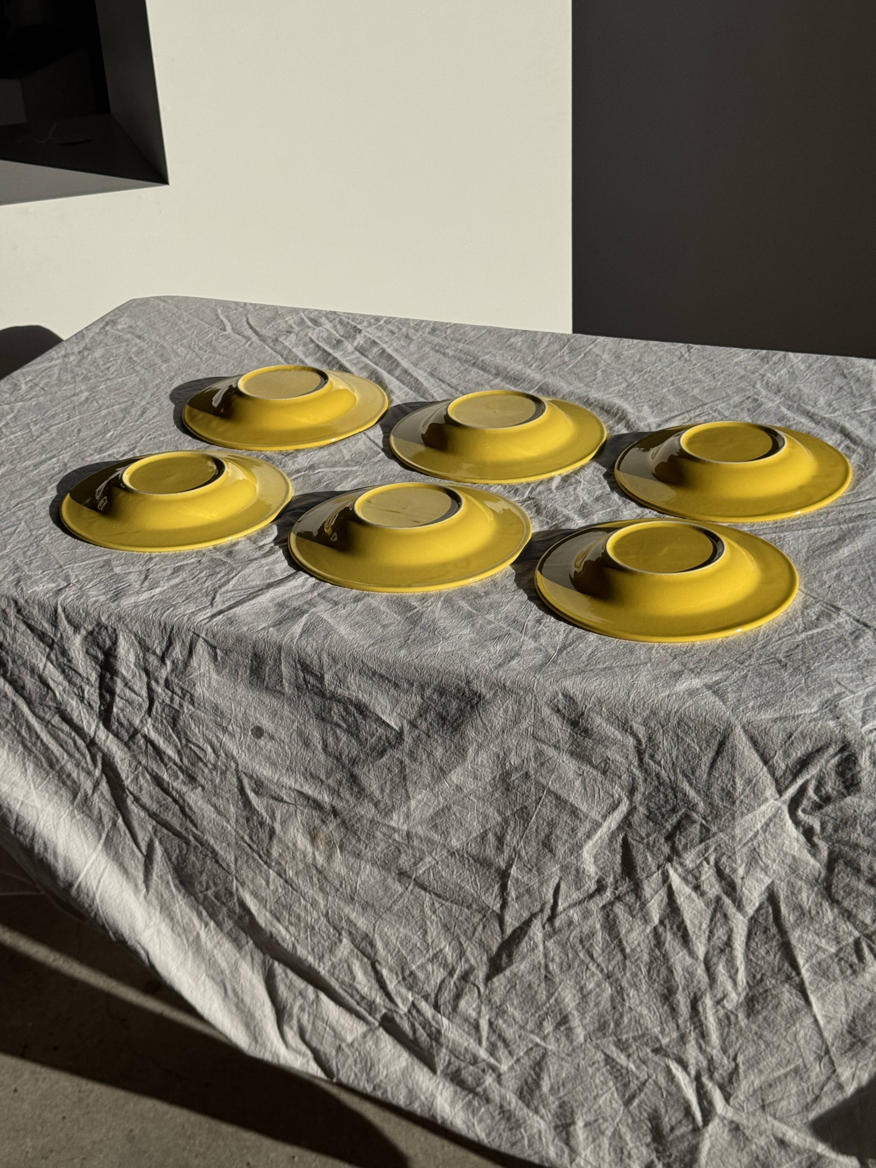 Set of 6 vintage yellow deep plates D22.5 H3.5