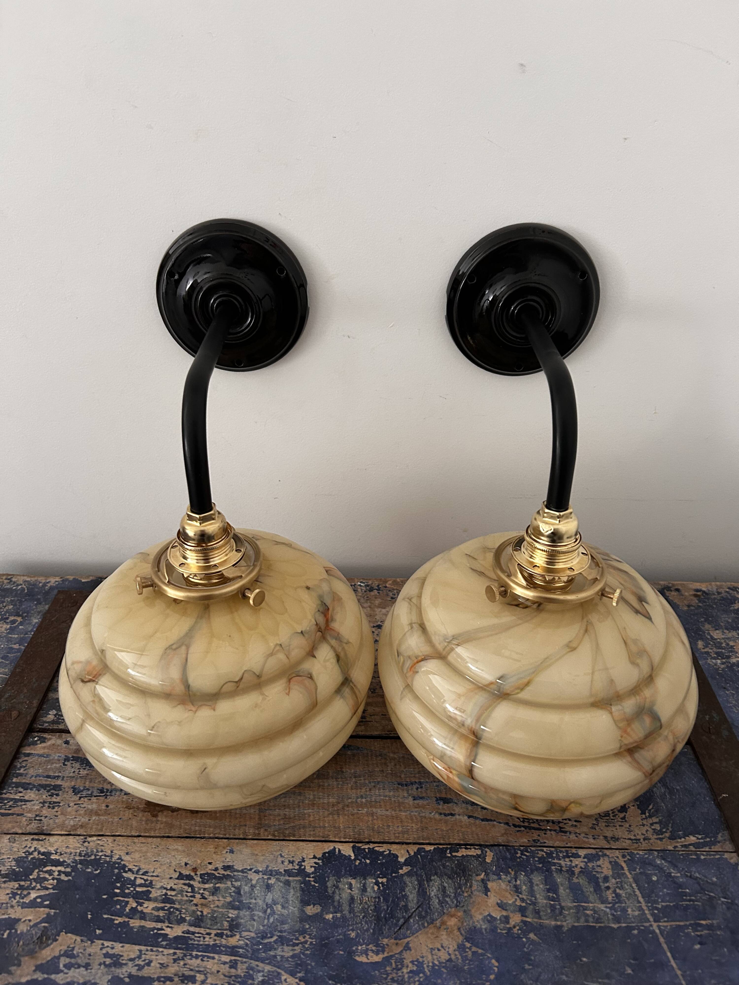 Pair of wall lights in marbled opaline