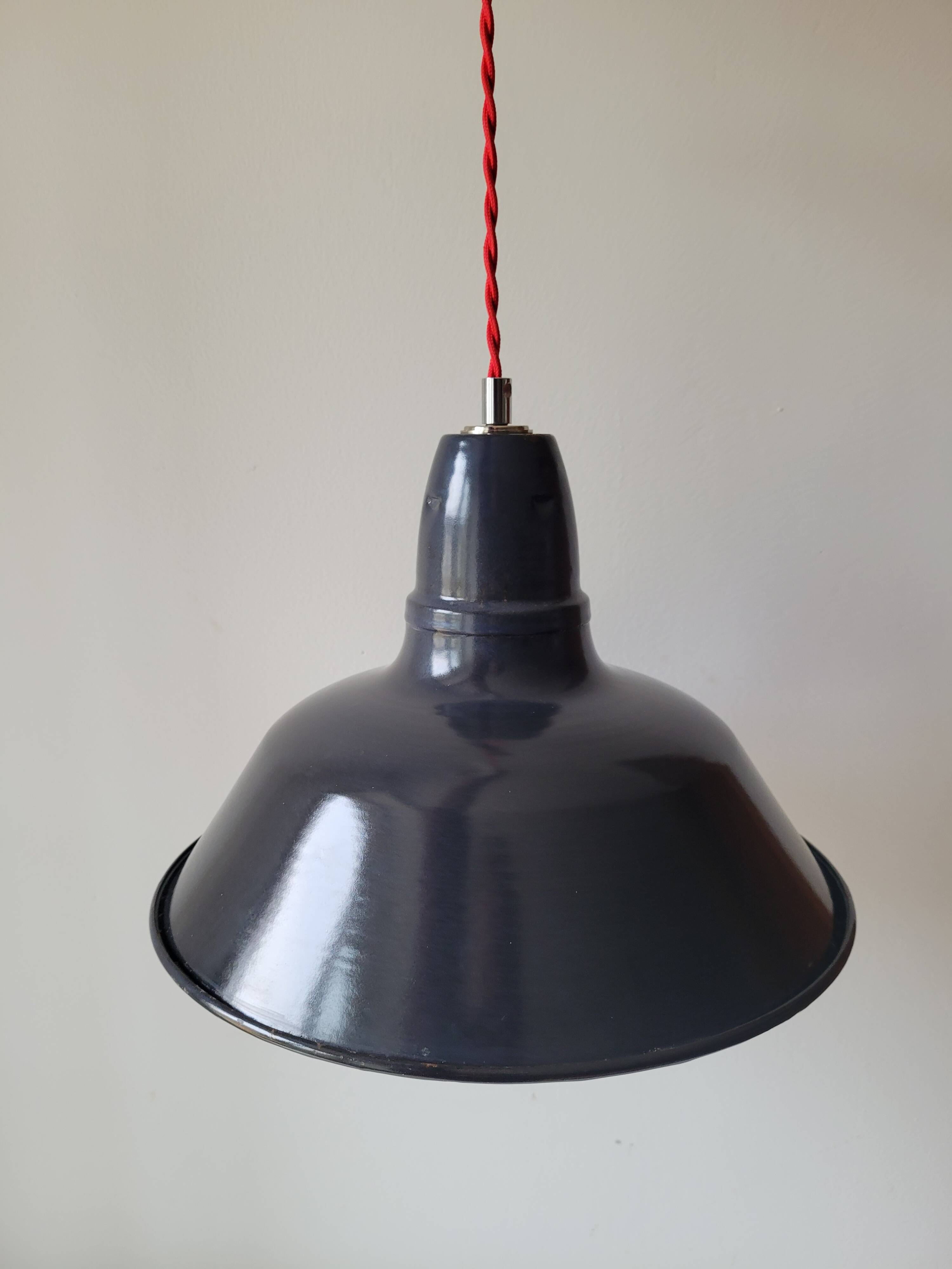 Suspension en tôle émaillée