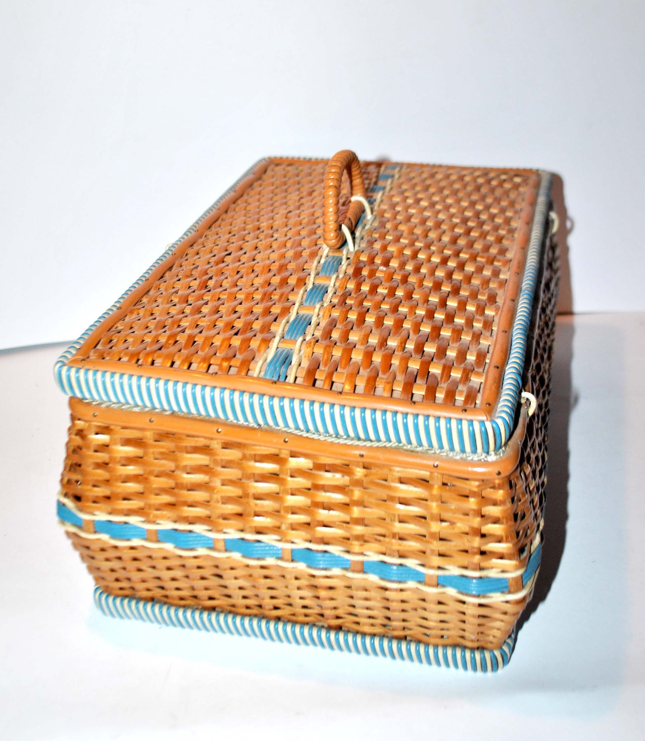 Book basket - vintage stitch box in woven rattan and blue scoubidou 1960 worker