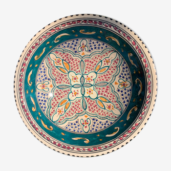 Plat marocain aux motifs en terre cuite et peint à la main